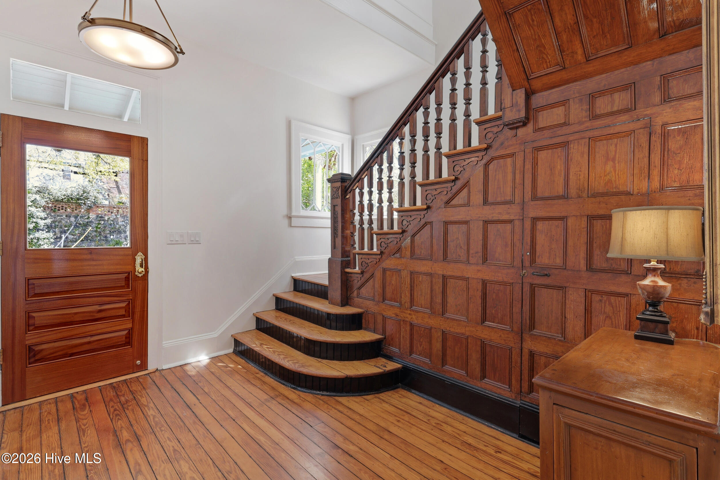 100561300 | Photo 11