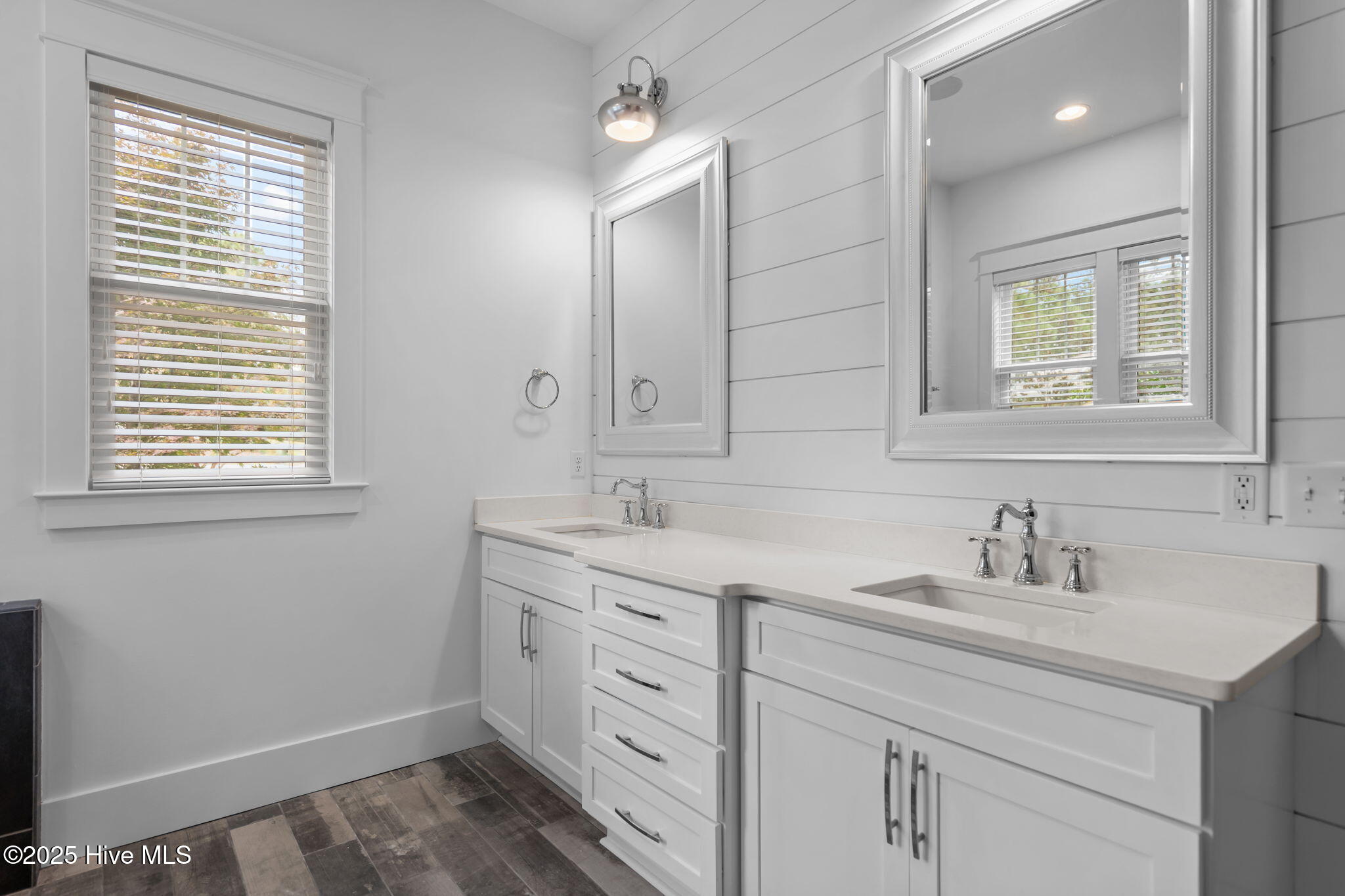 100532333 | Photo 39