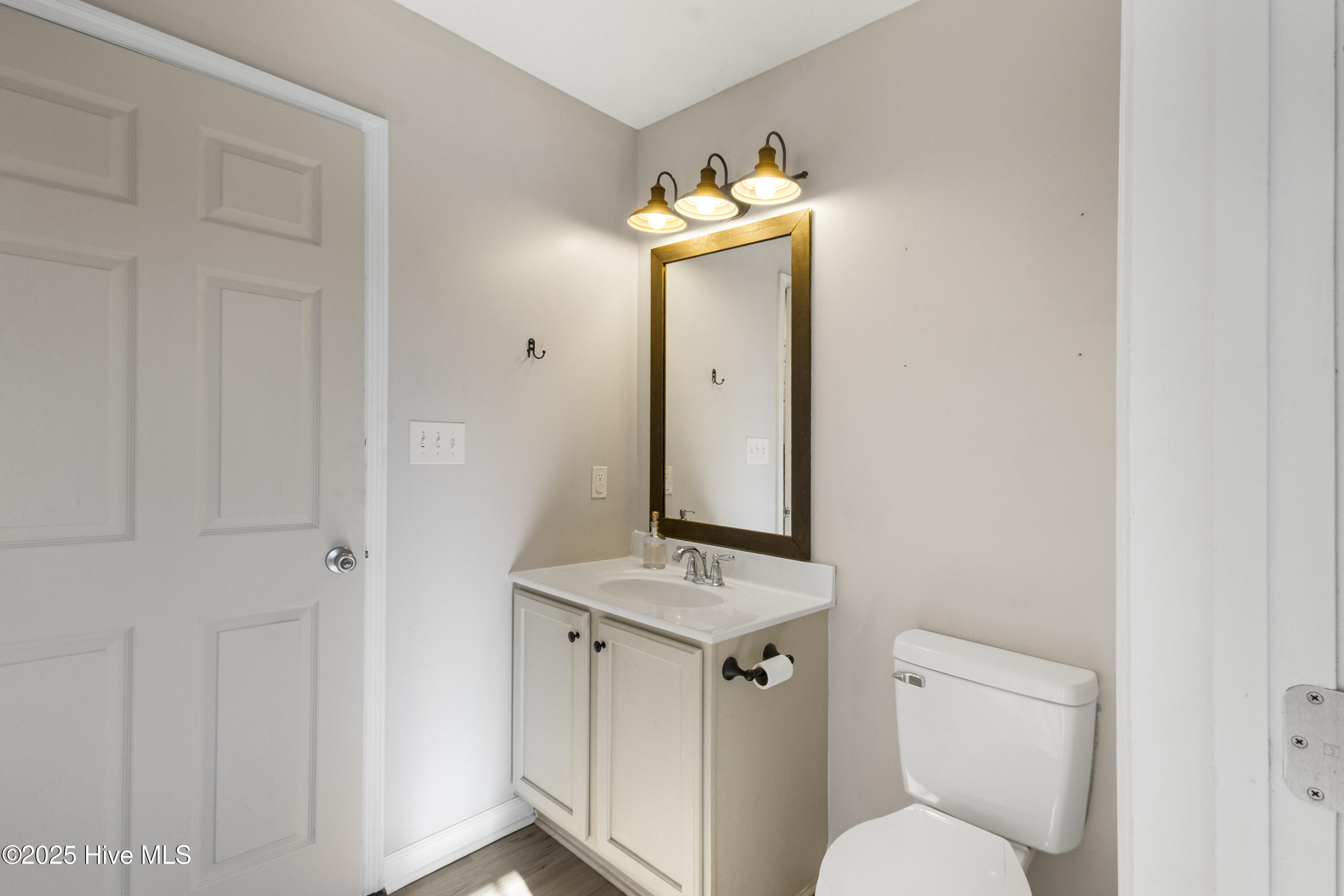 100545933 | Photo 20