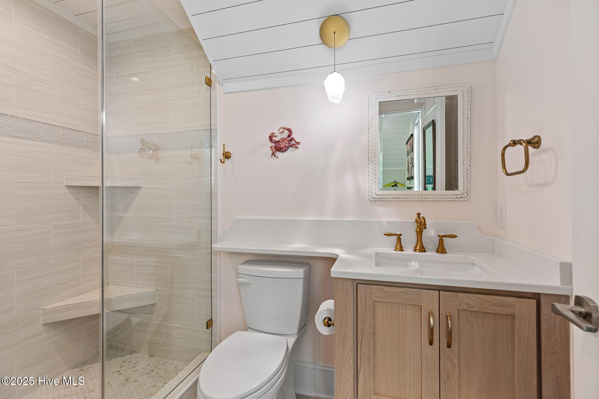 100540813 | Photo 47