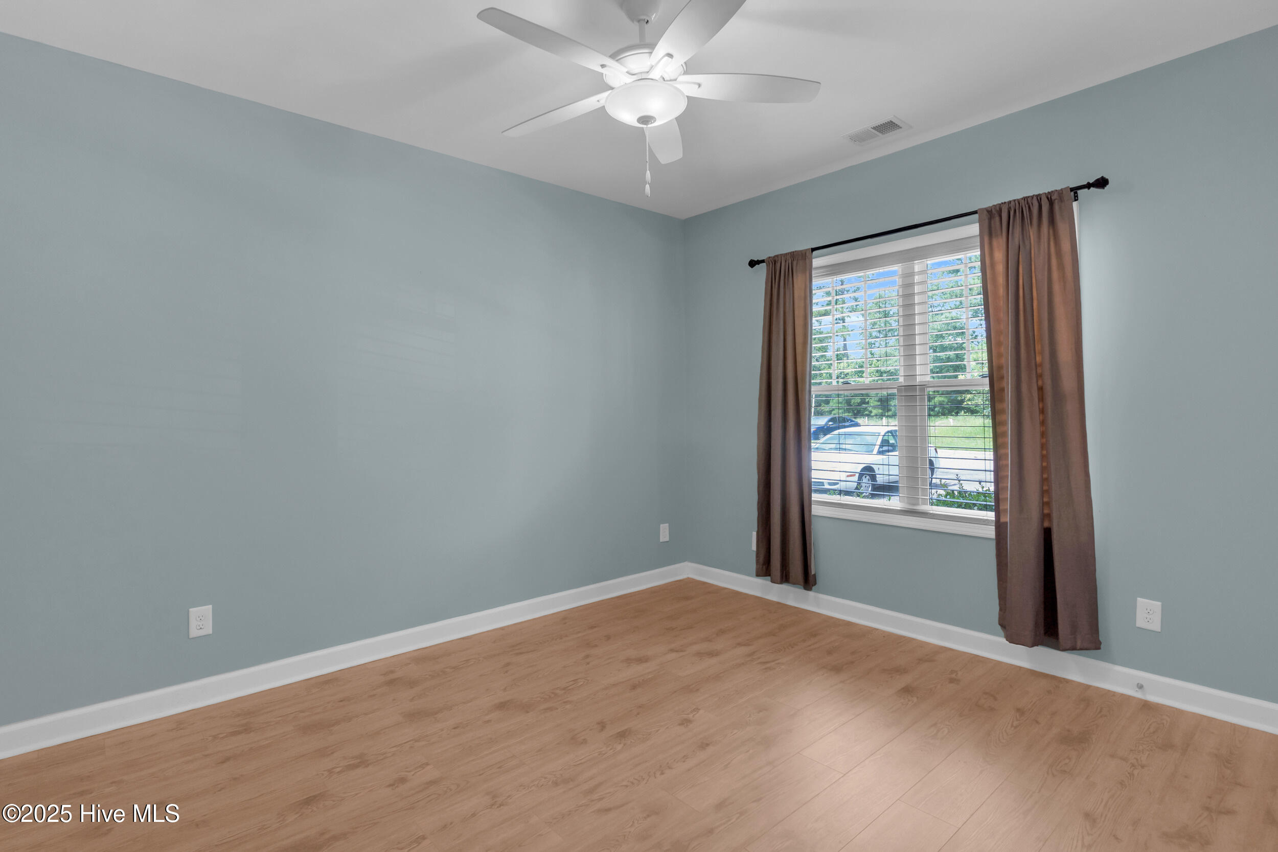 100549260 | Photo 20