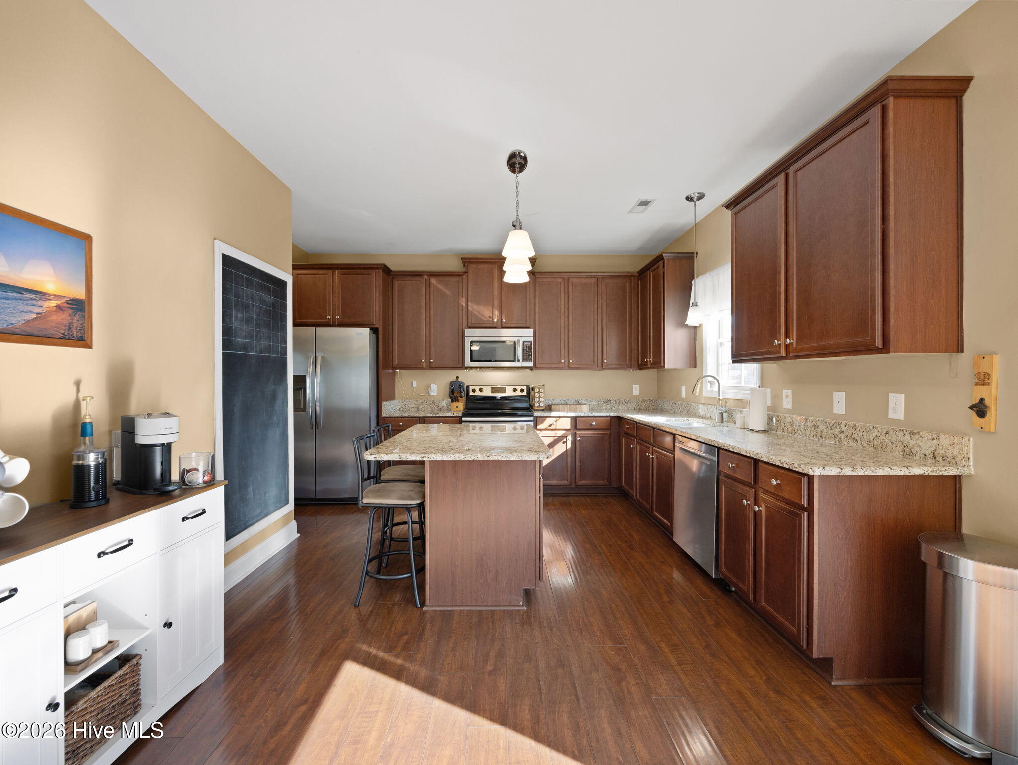 100565873 | Photo 15