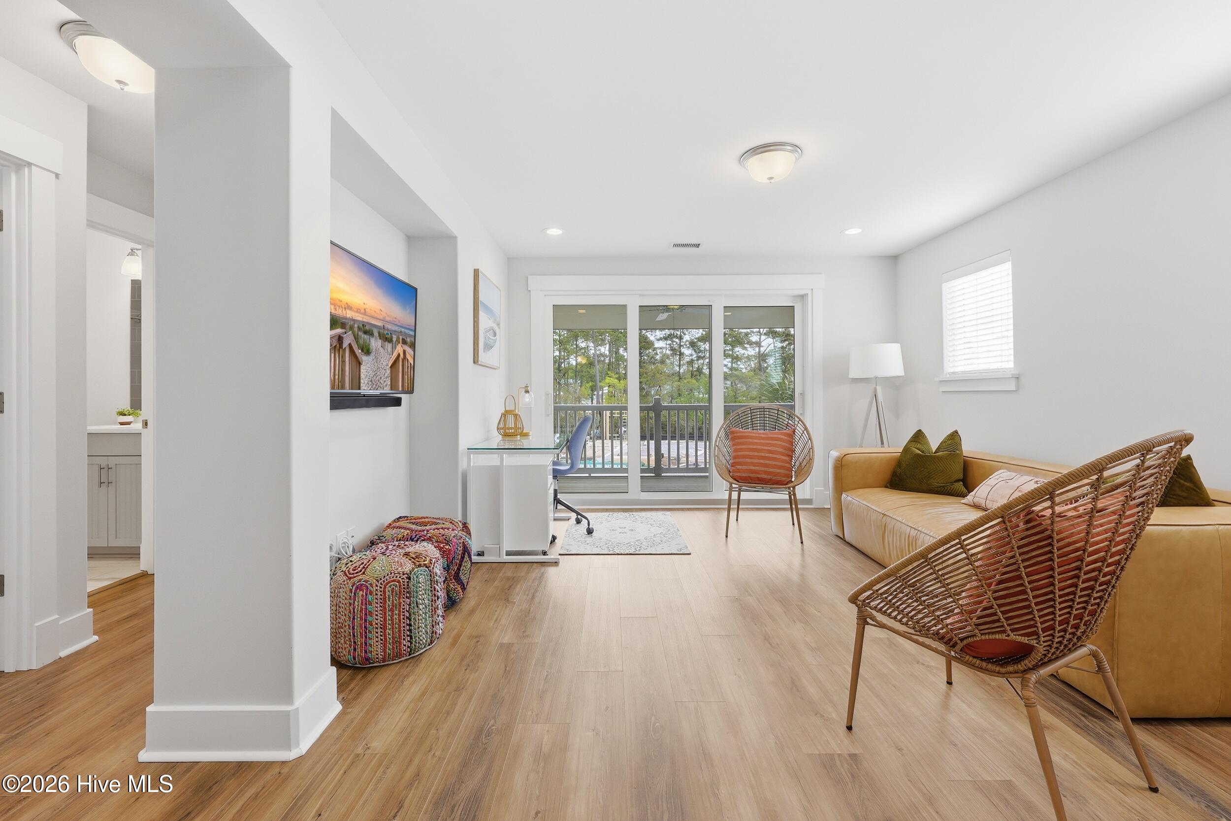 100564588 | Photo 16