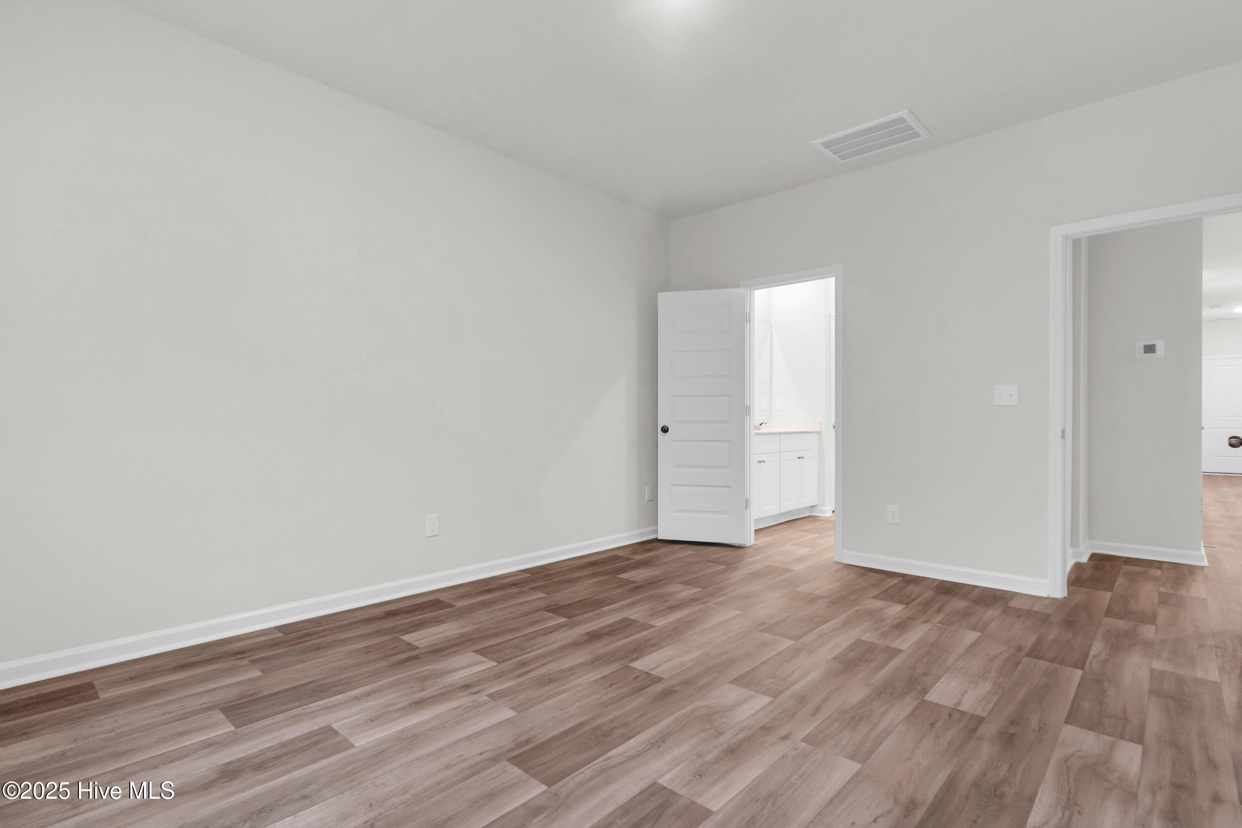 100521240 | Photo 22