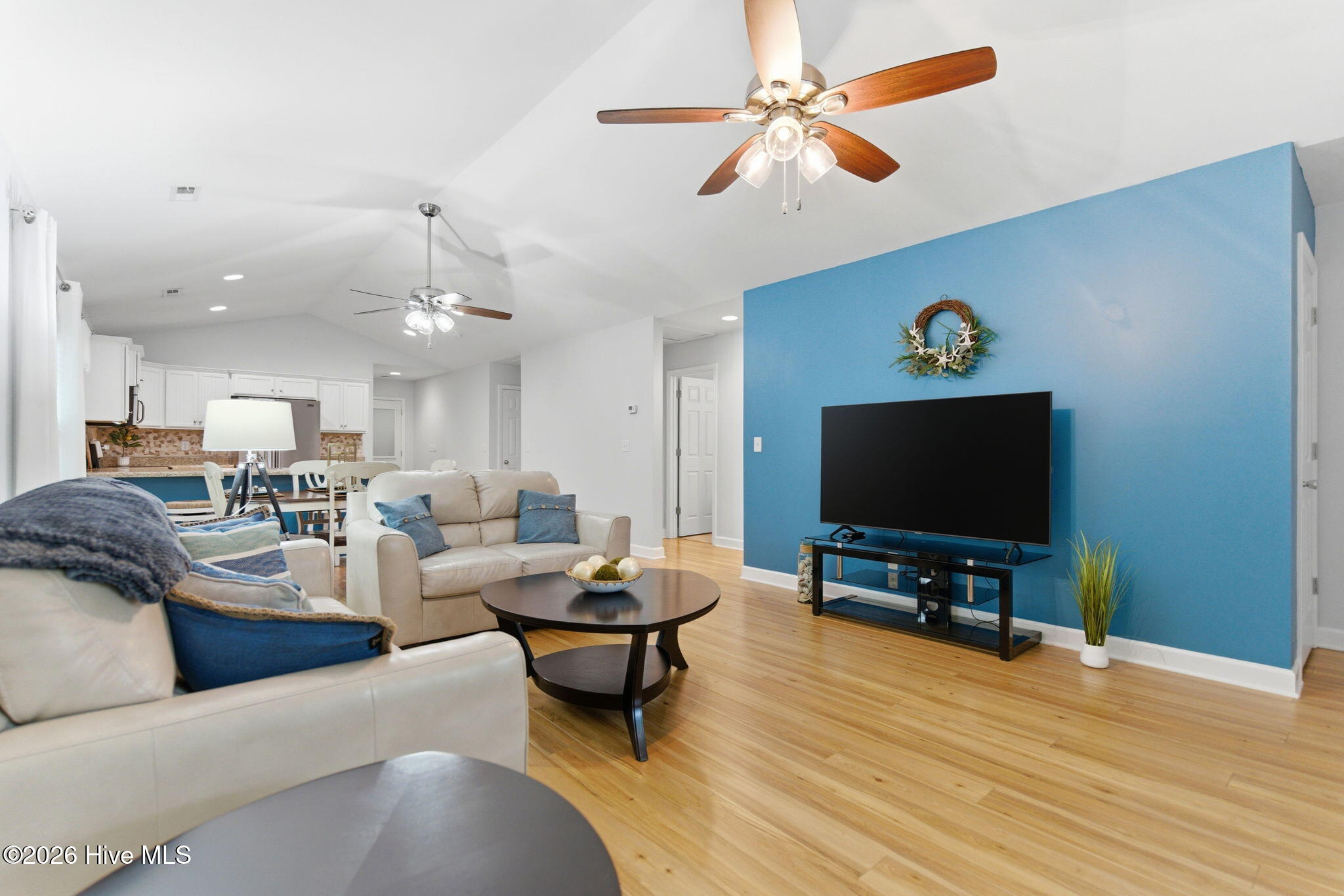 100570095 | Photo 10