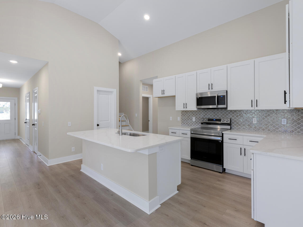 100565274 | Photo 13