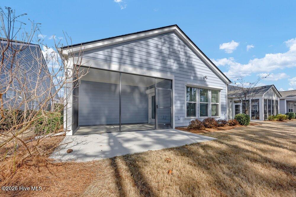 100557915 | Photo 23