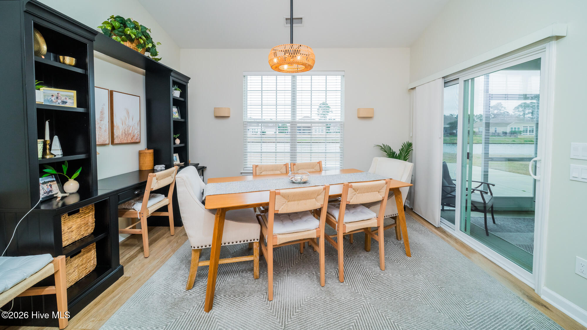 100557894 | Photo 12