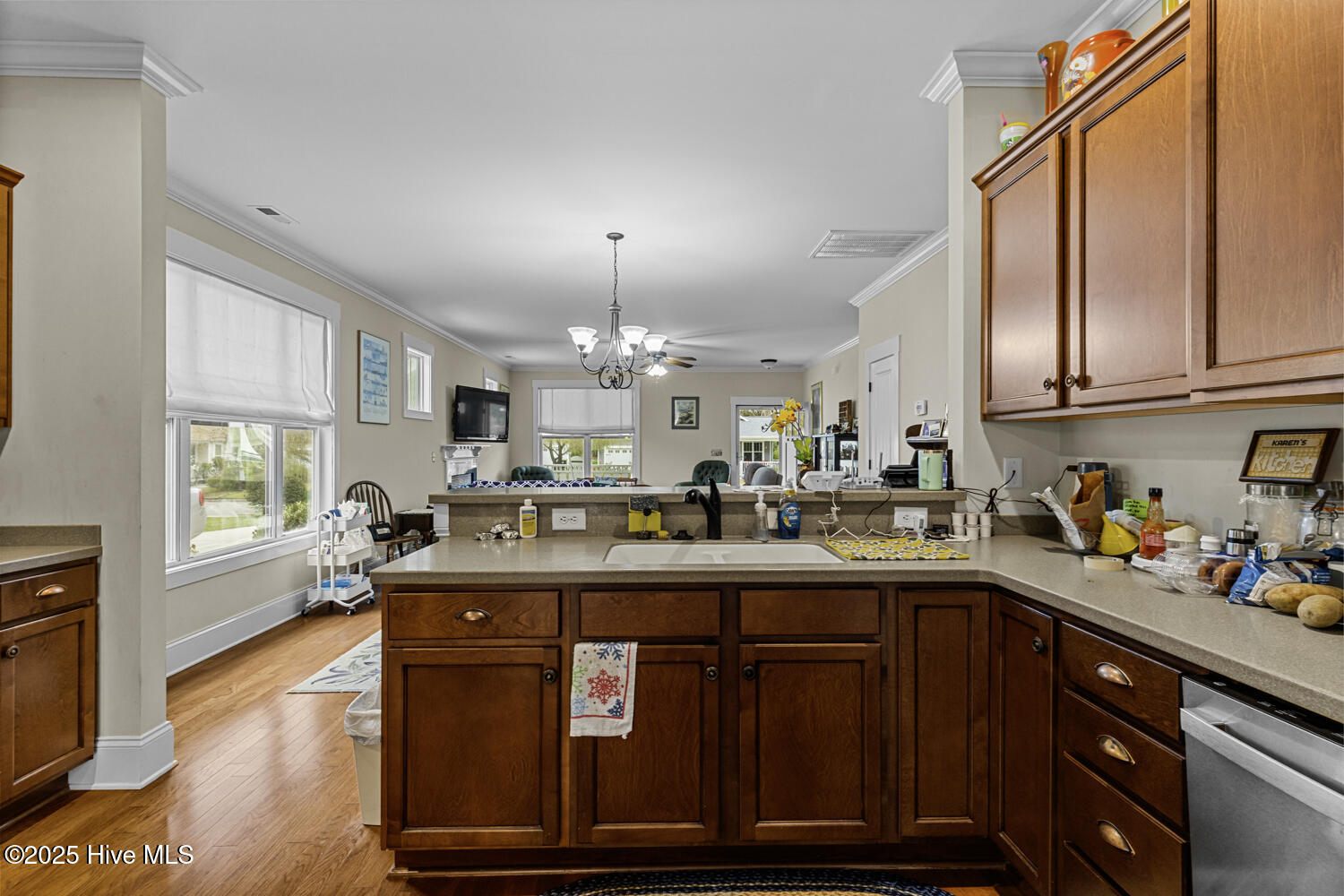 100536692 | Photo 12