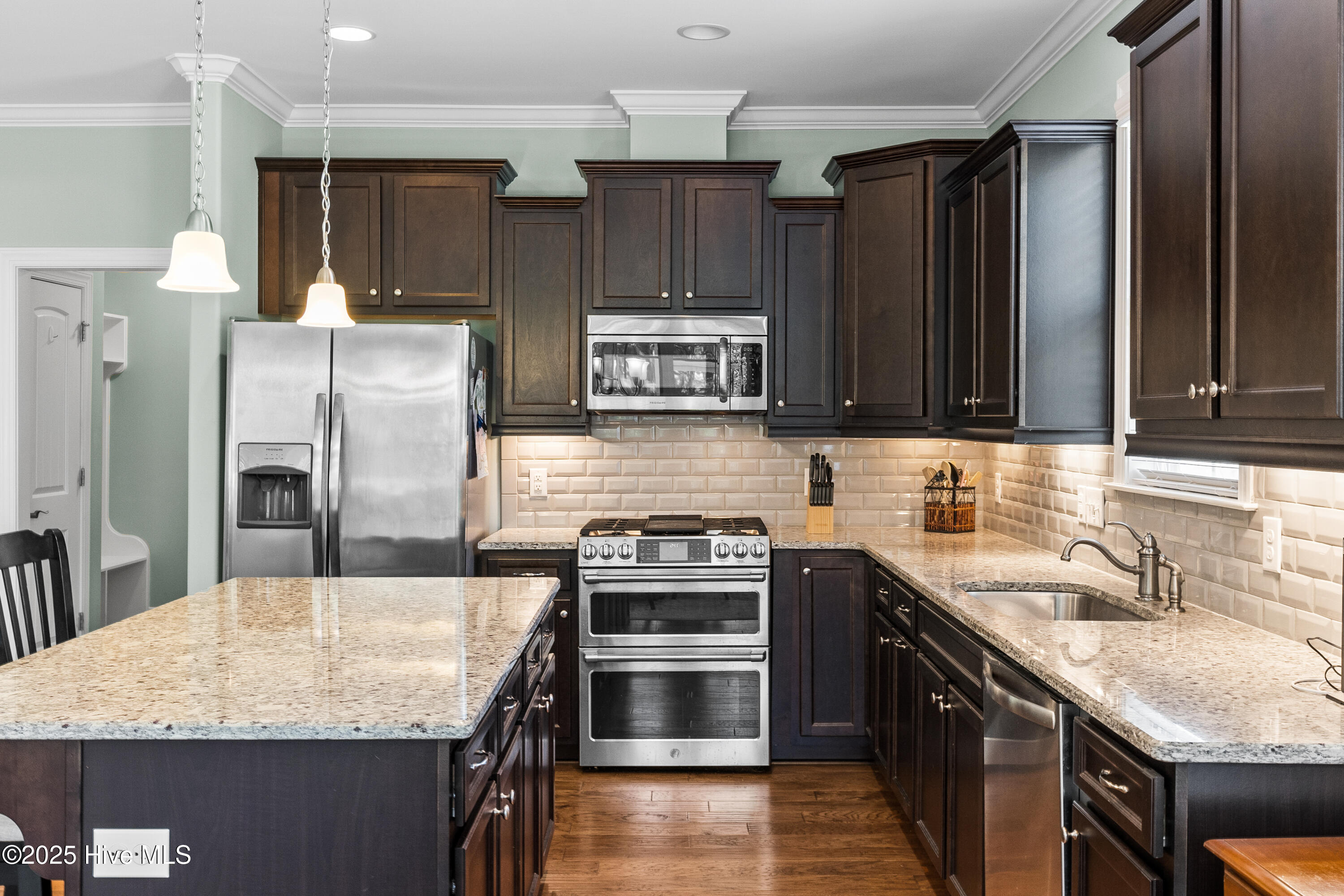 100504300 | Photo 16