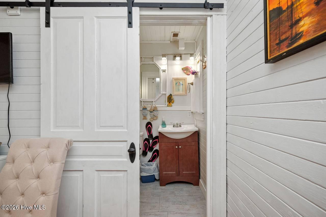 100561729 | Photo 28