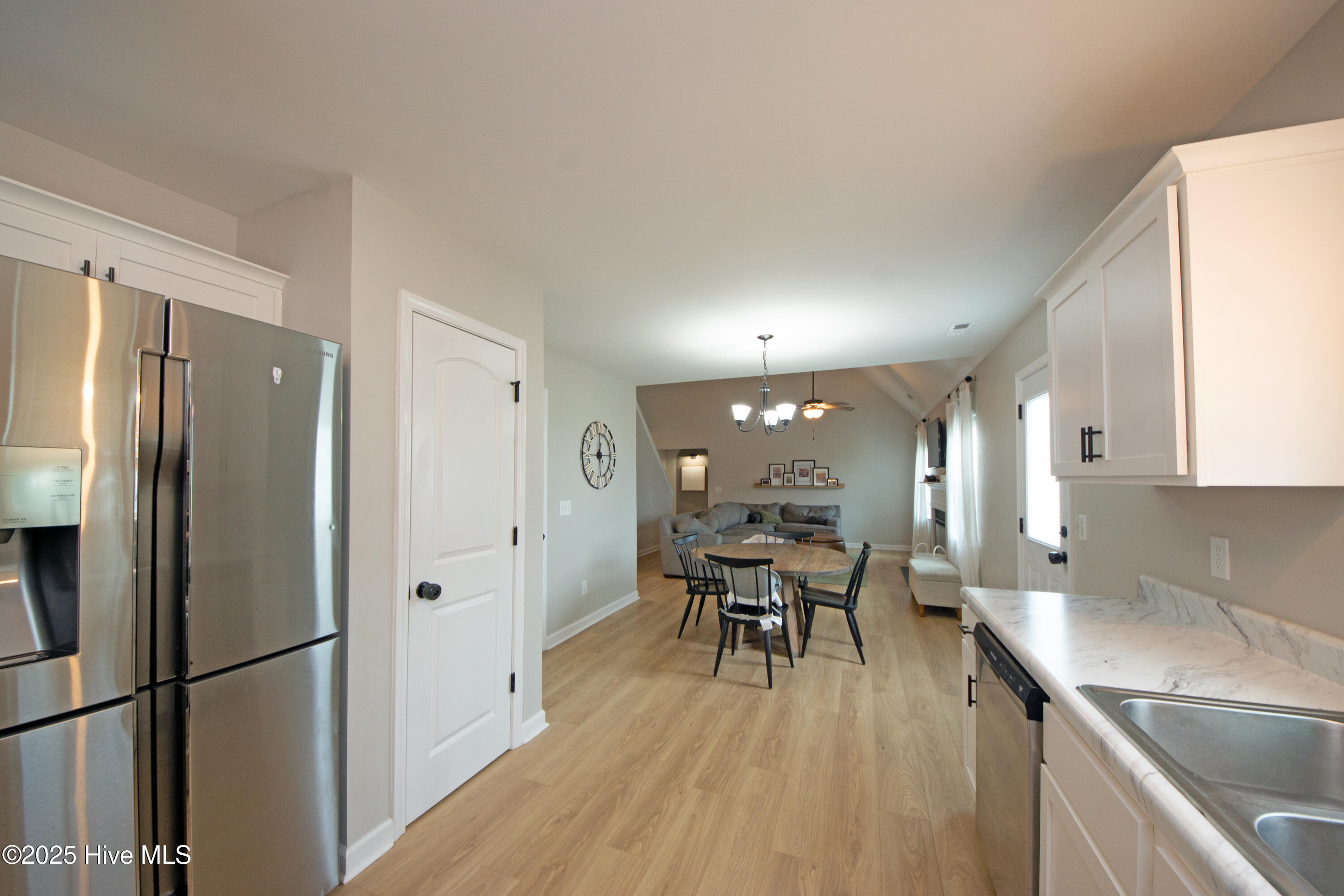 100539129 | Photo 29