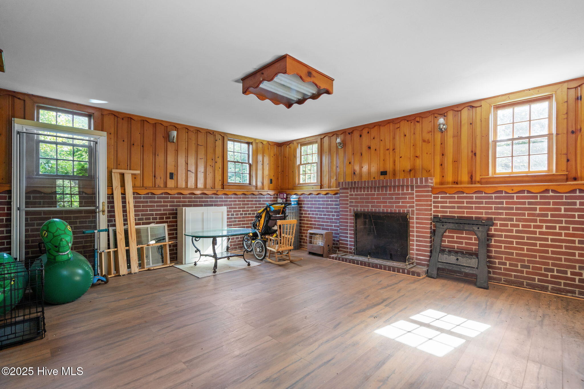 100528962 | Photo 47