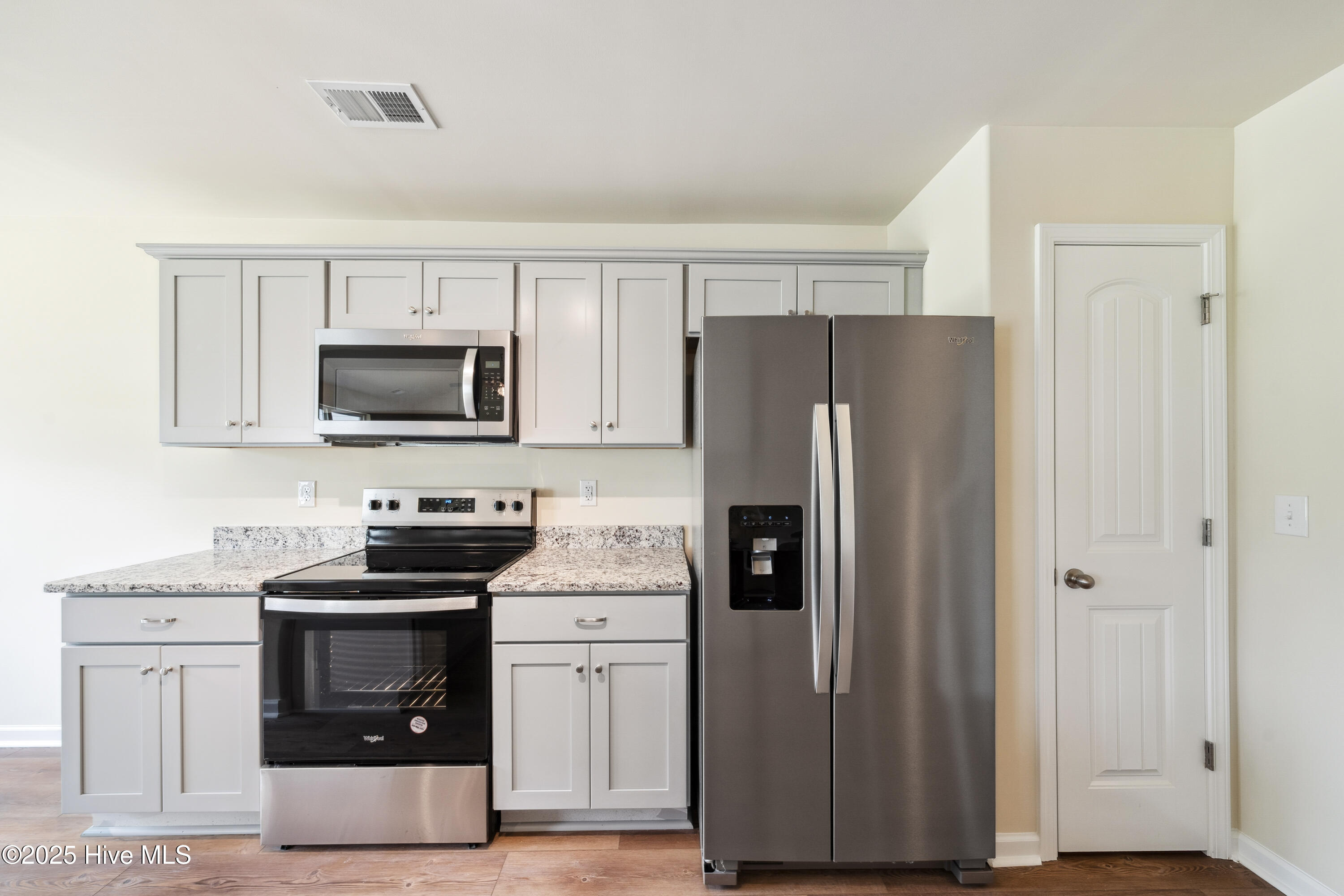 100485279 | Photo 22