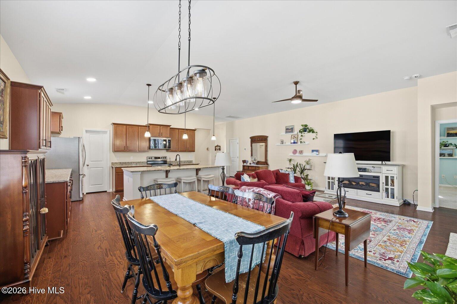 100561084 | Photo 14