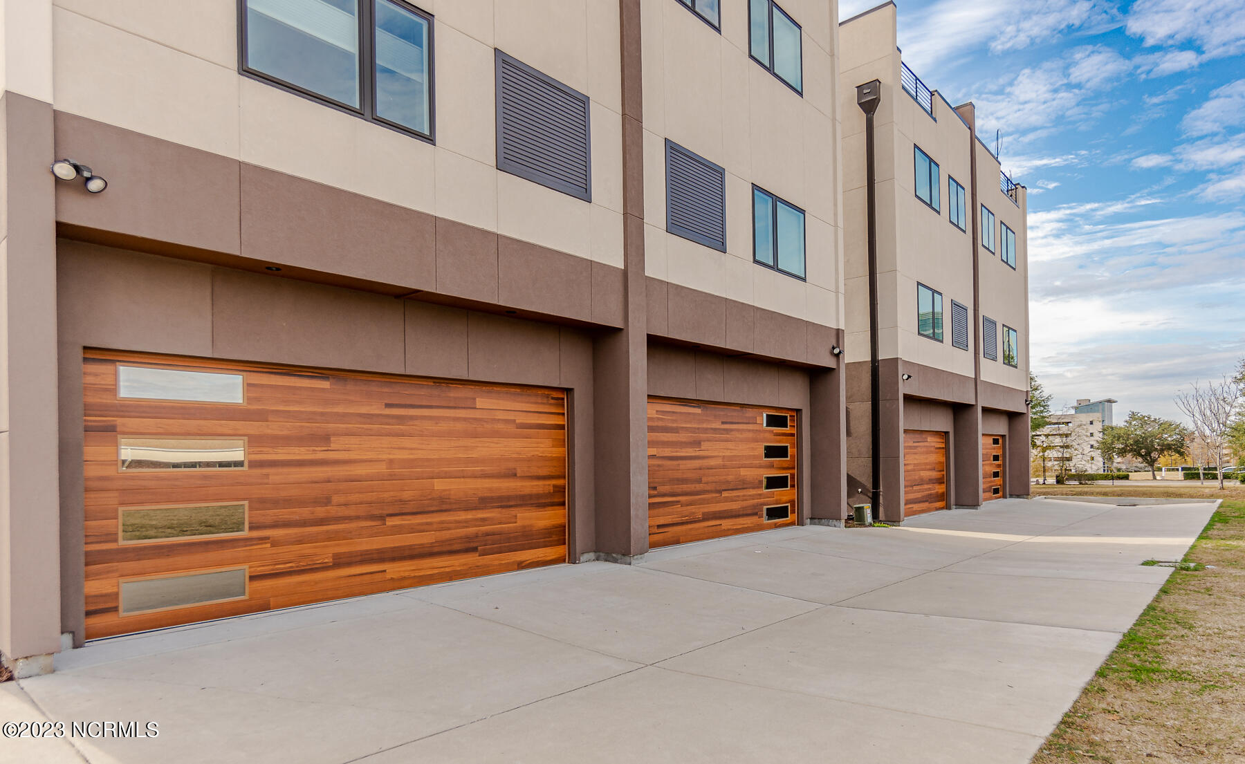 100552304 | Photo 46