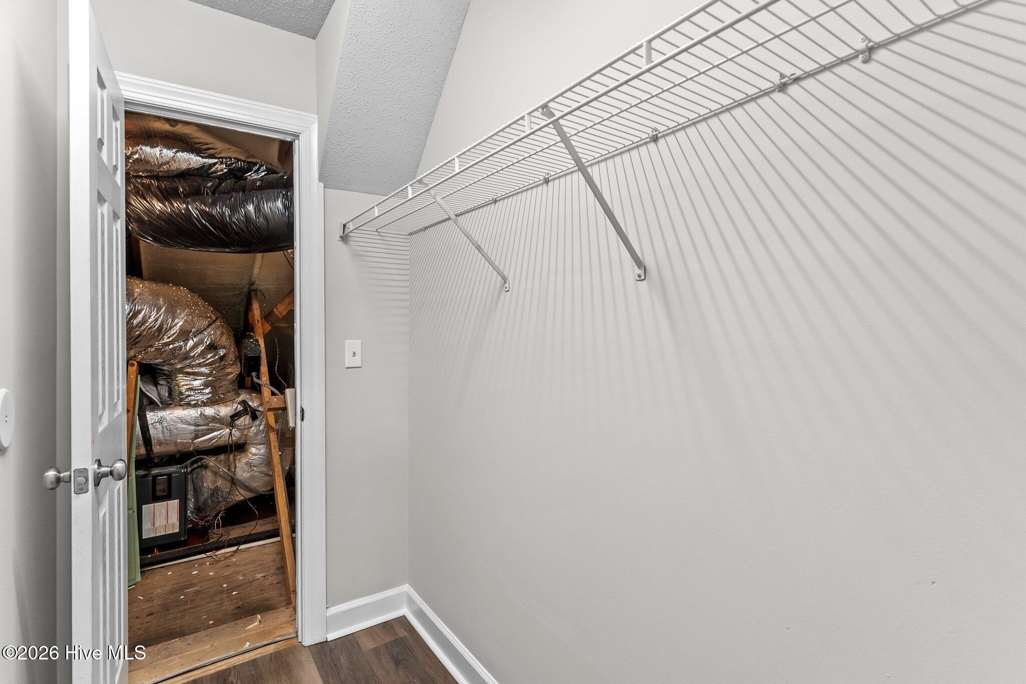 100553986 | Photo 25