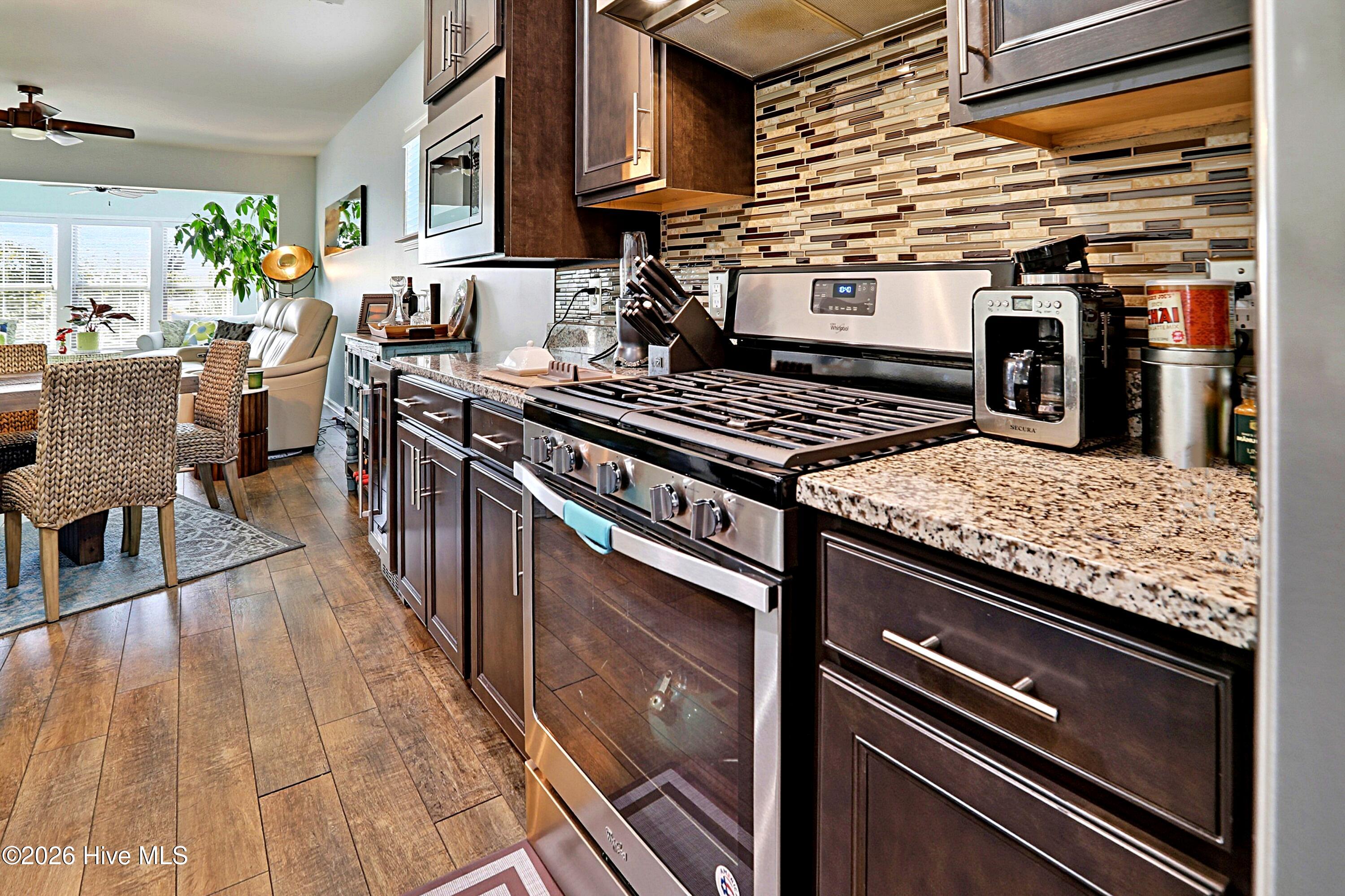 100549696 | Photo 19