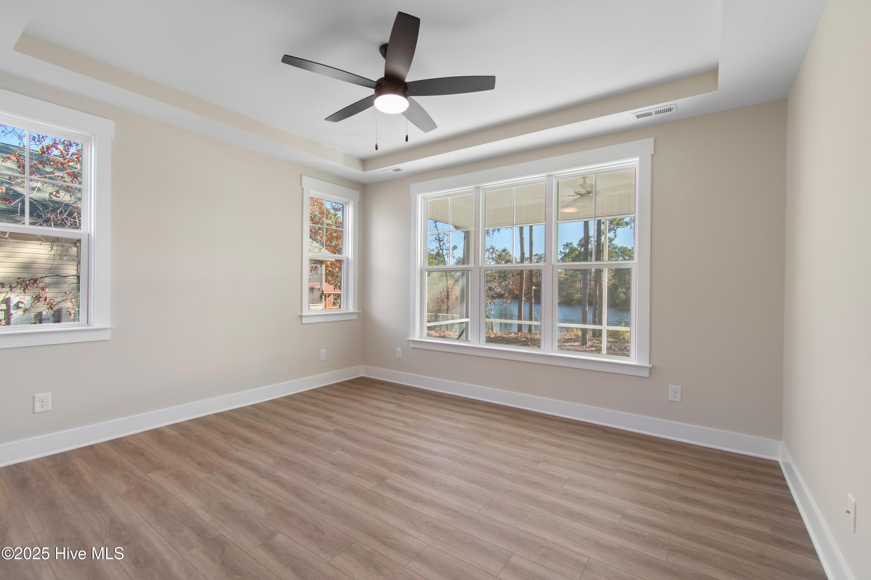 100520444 | Photo 32