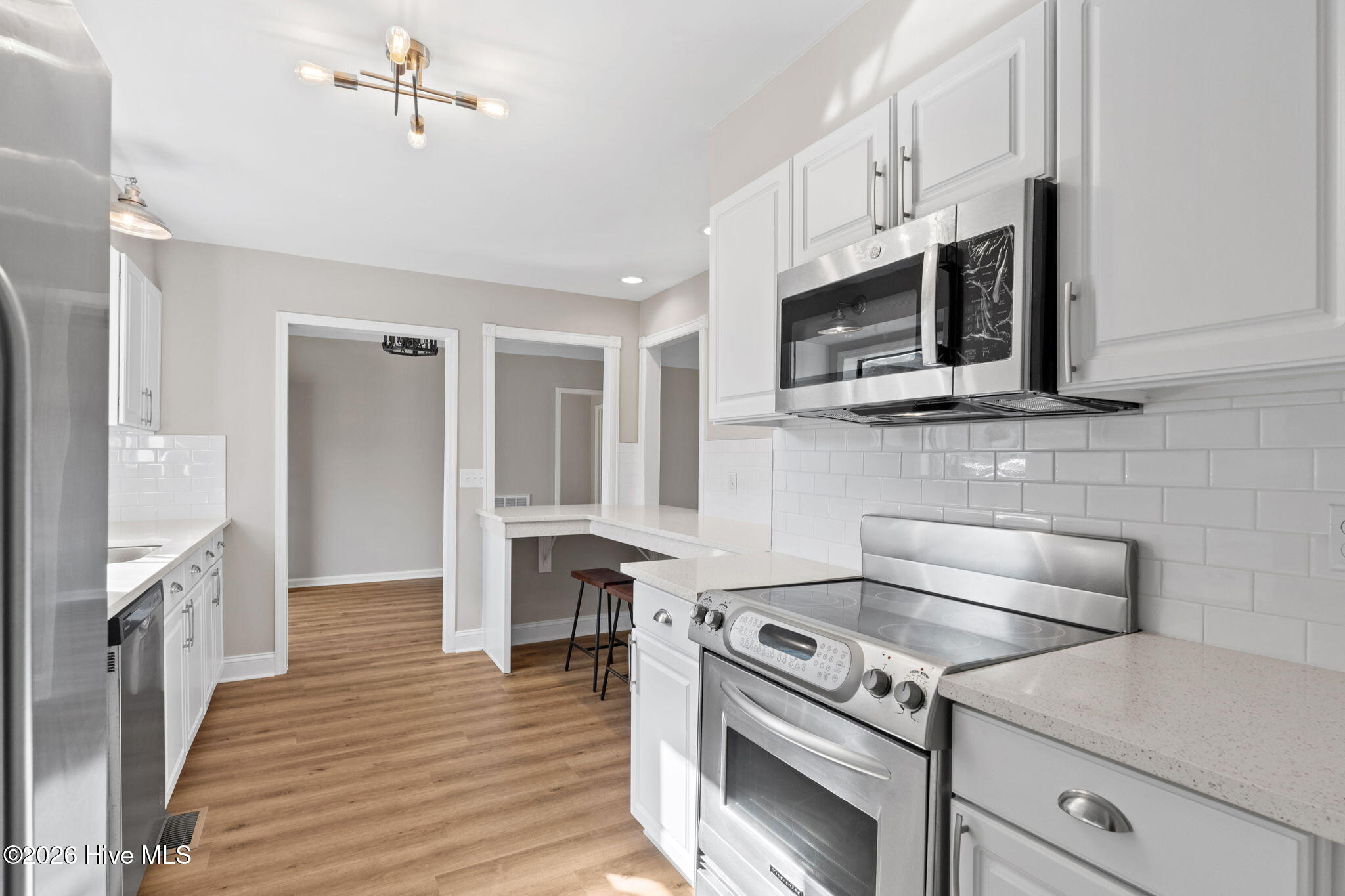 100562067 | Photo 30