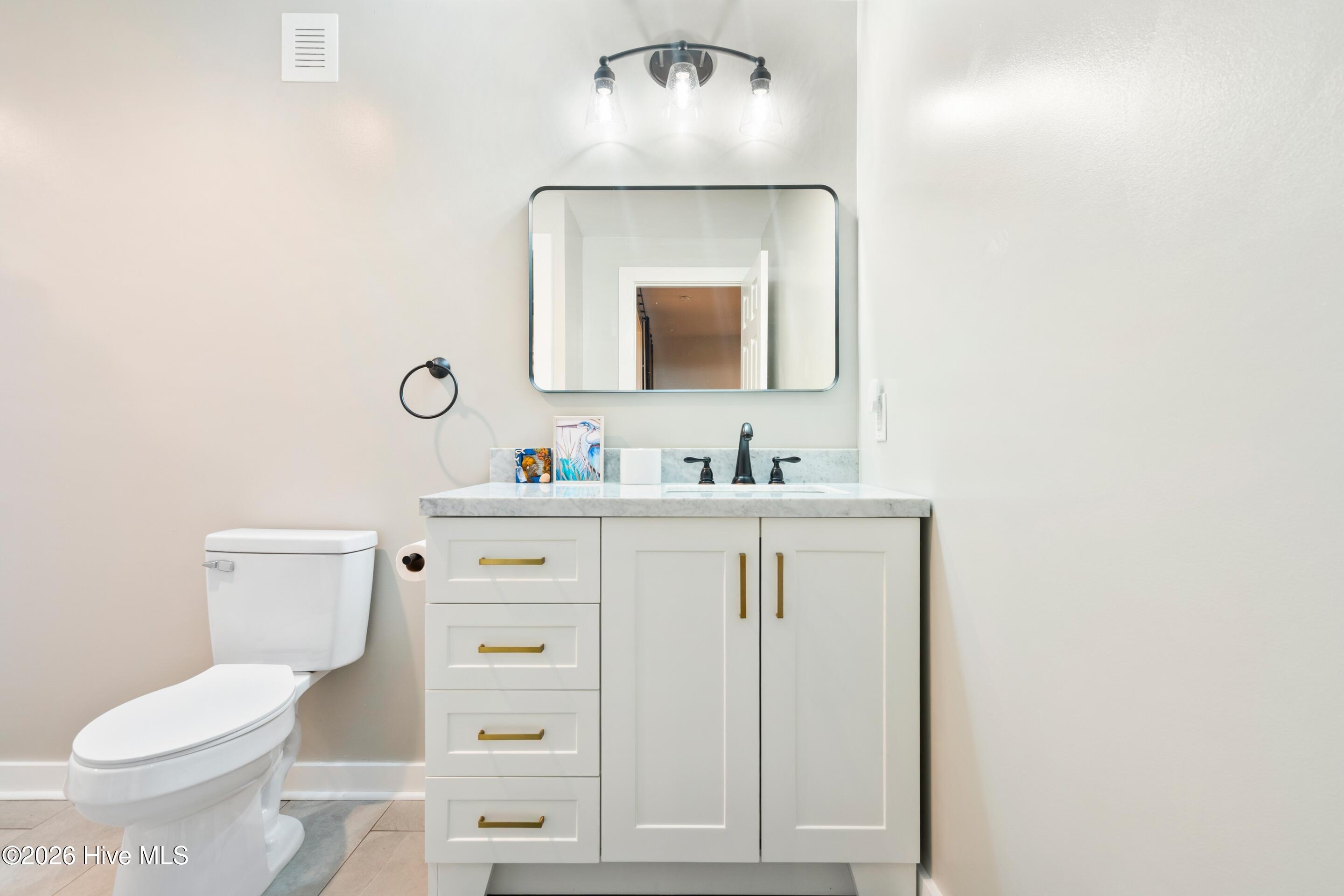 100549187 | Photo 76