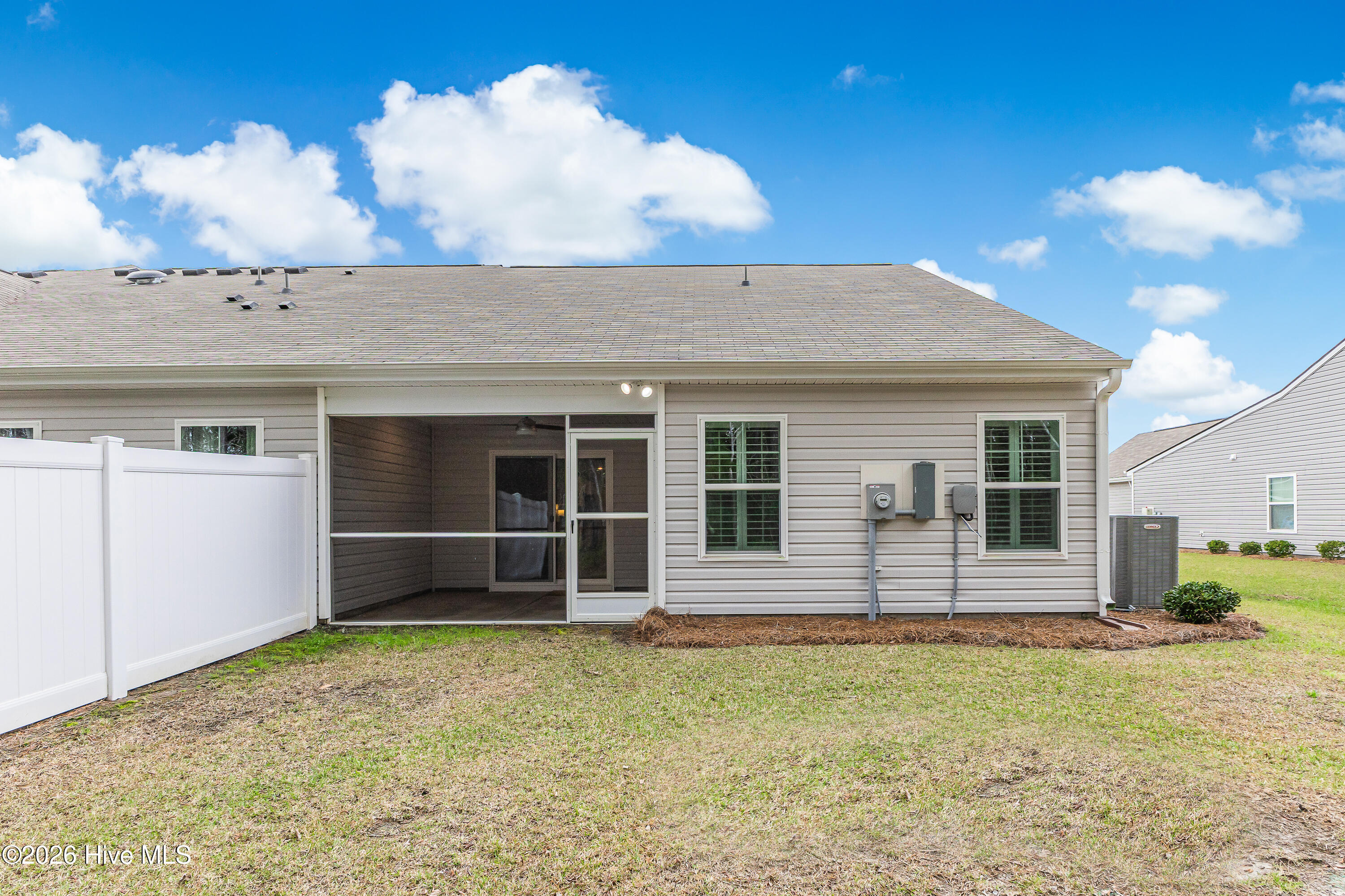 100561168 | Photo 27