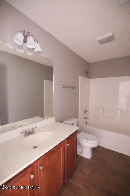 Exterior photo of 2532 Saddleback Drive B, Winterville, NC 28590. MLS: 100586132