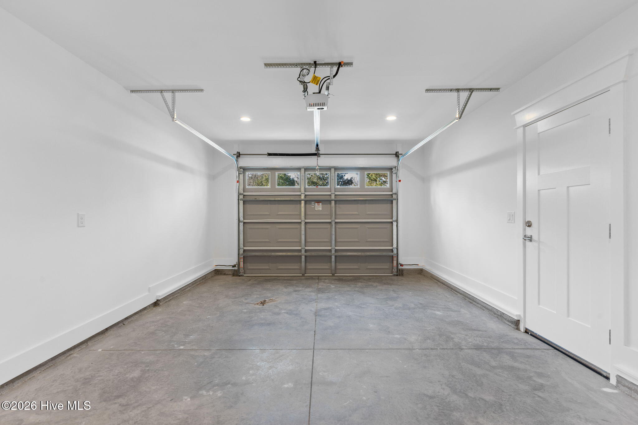 100527921 | Photo 38