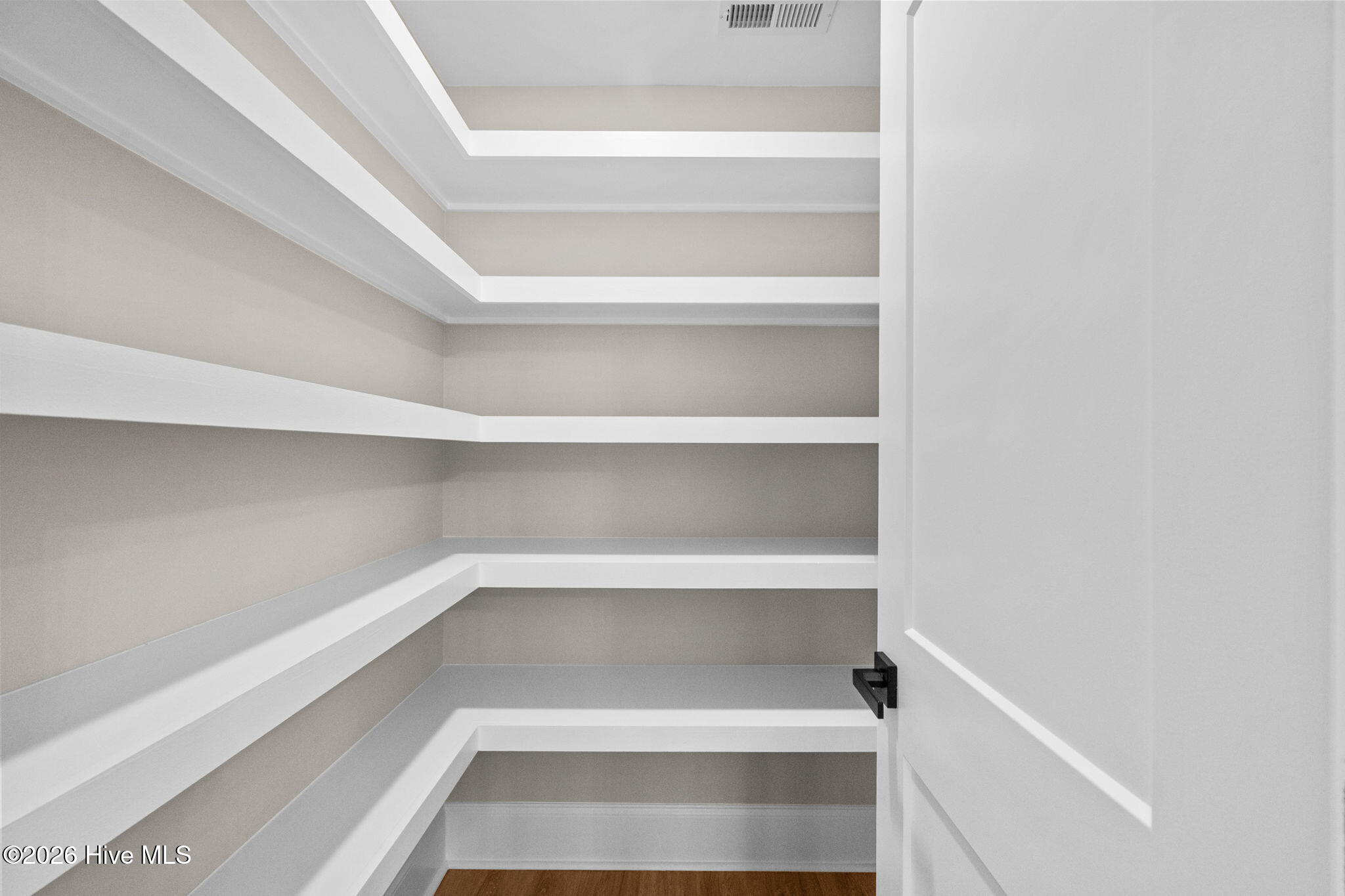 100513305 | Photo 39