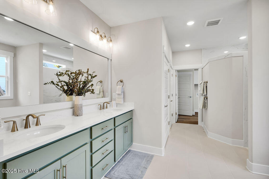 100529674 | Photo 24