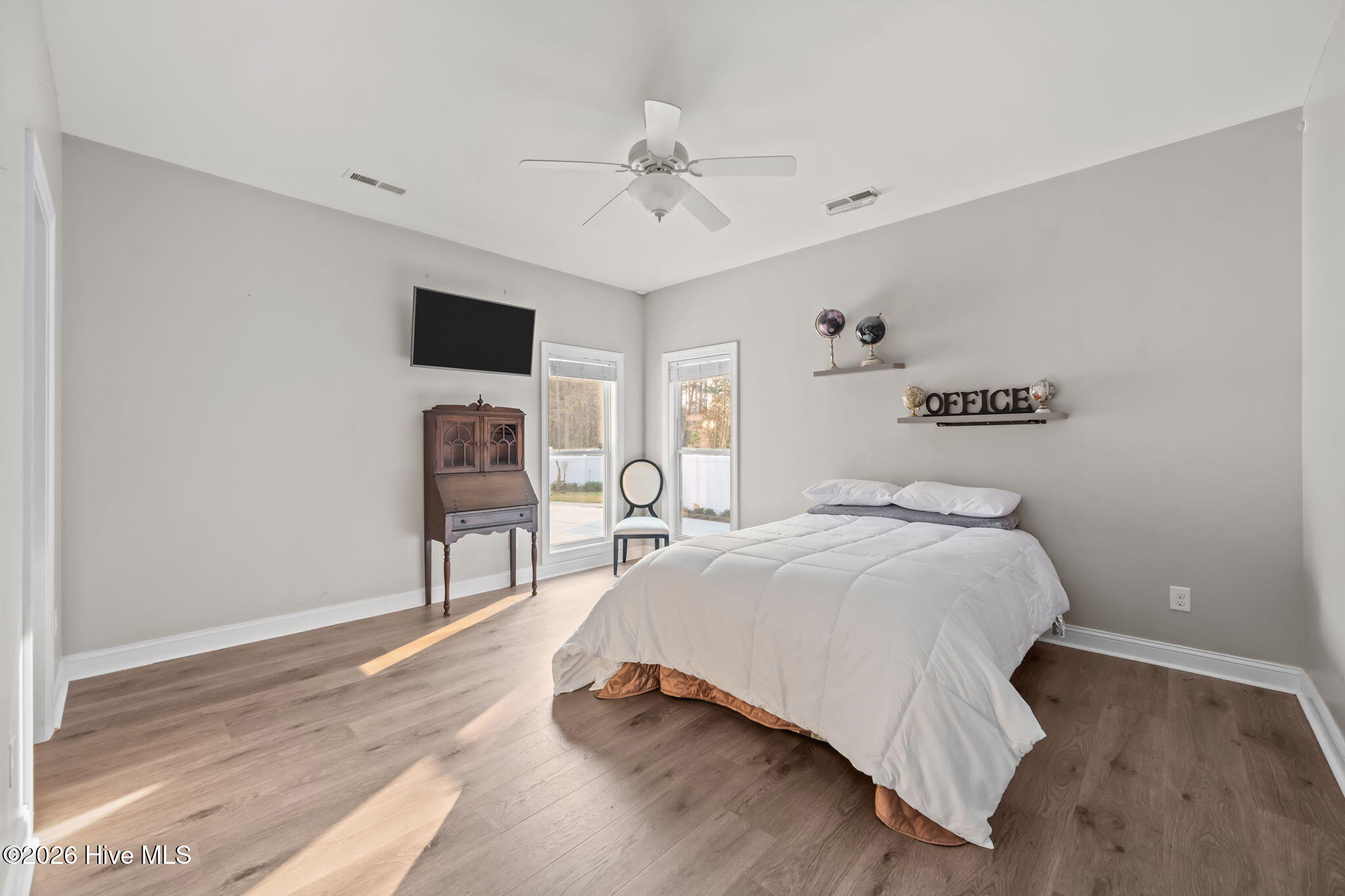 100562533 | Photo 27