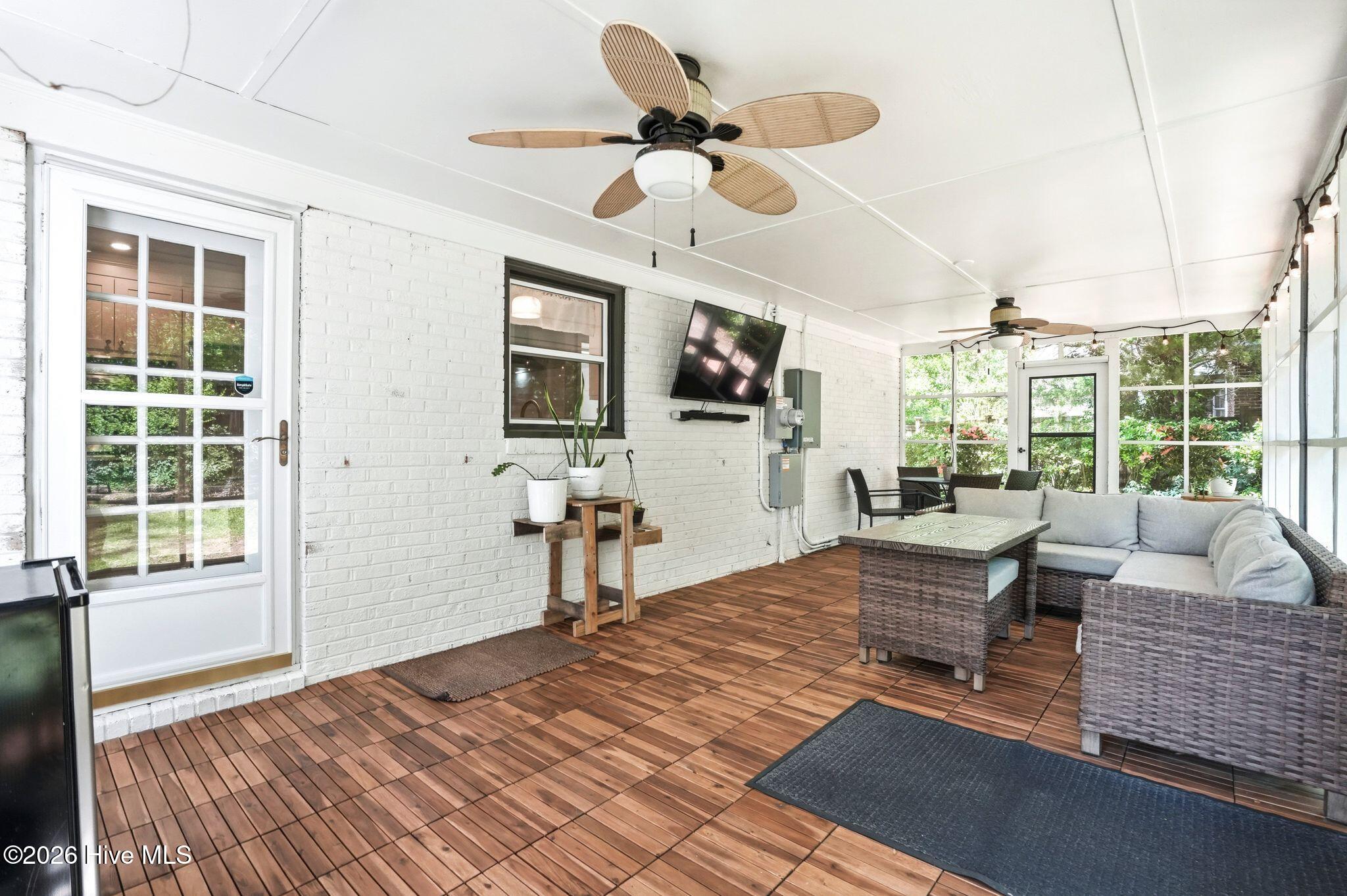 100568648 | Photo 20