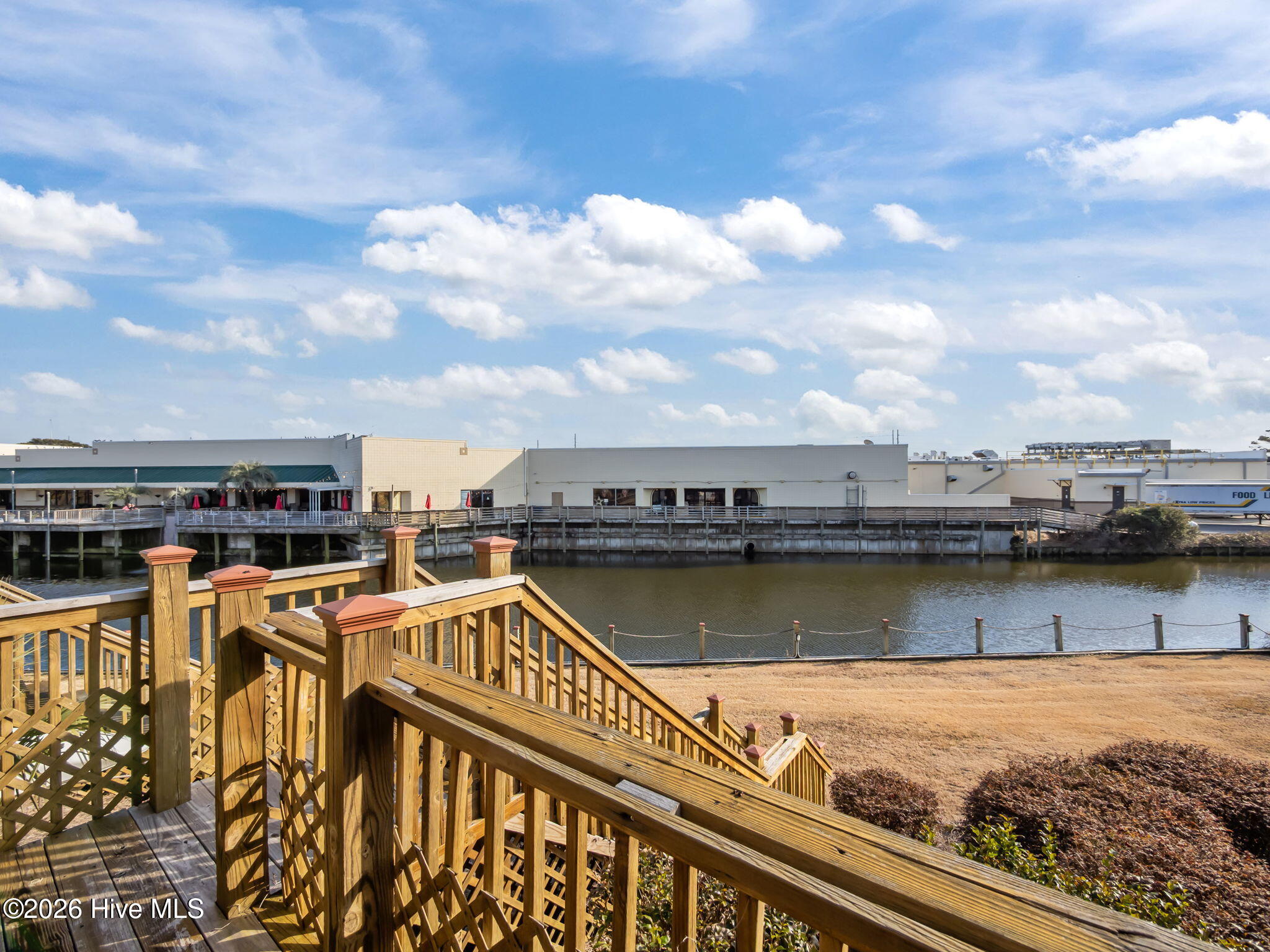 100554527 | Photo 30