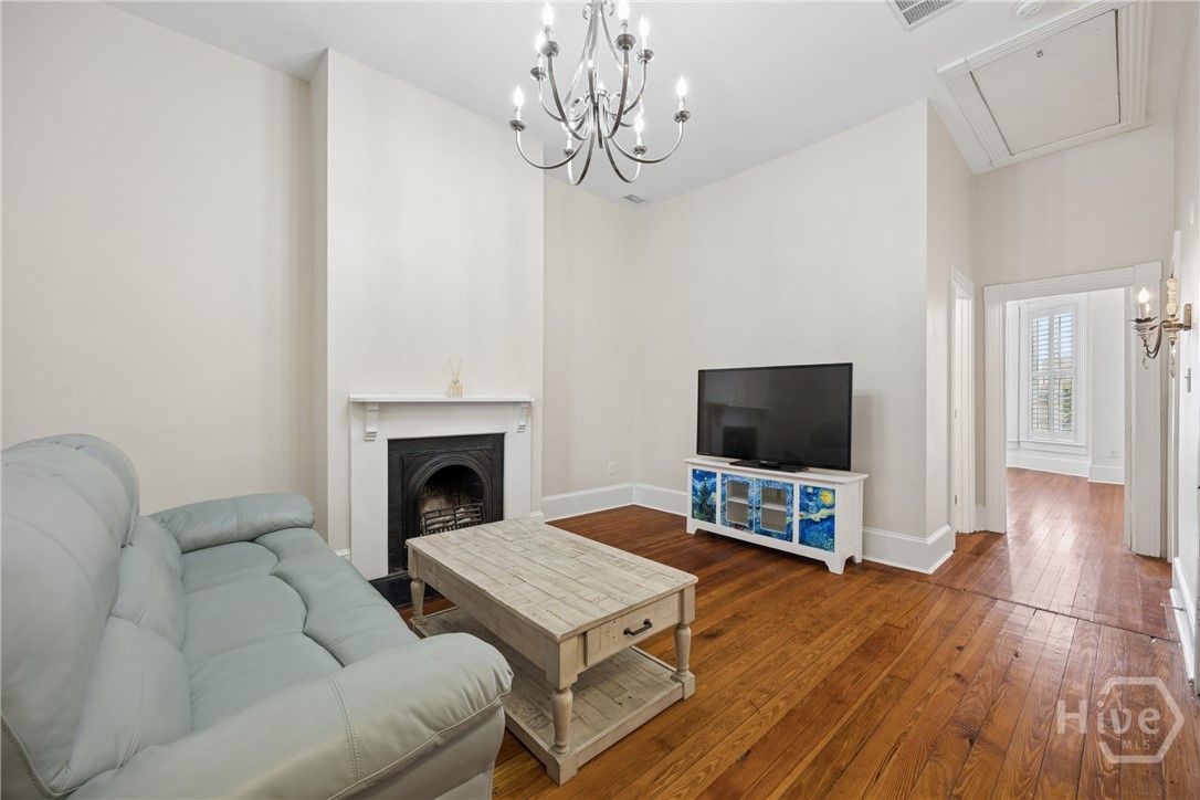5th image of 203 E Duffy St, Savannah, GA 31401