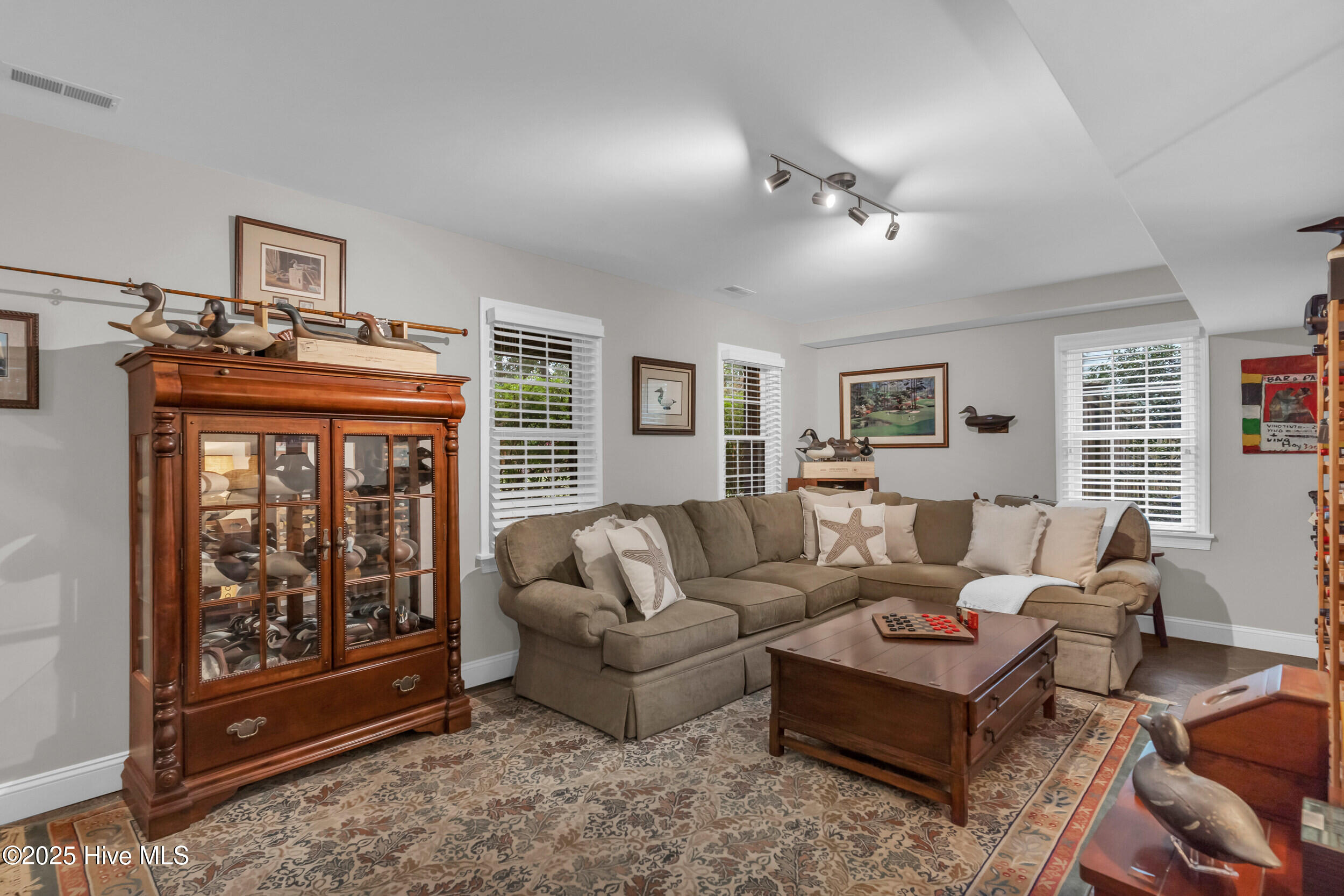 100537749 | Photo 36