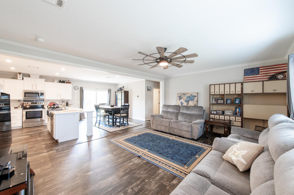 Spacious Living Room!