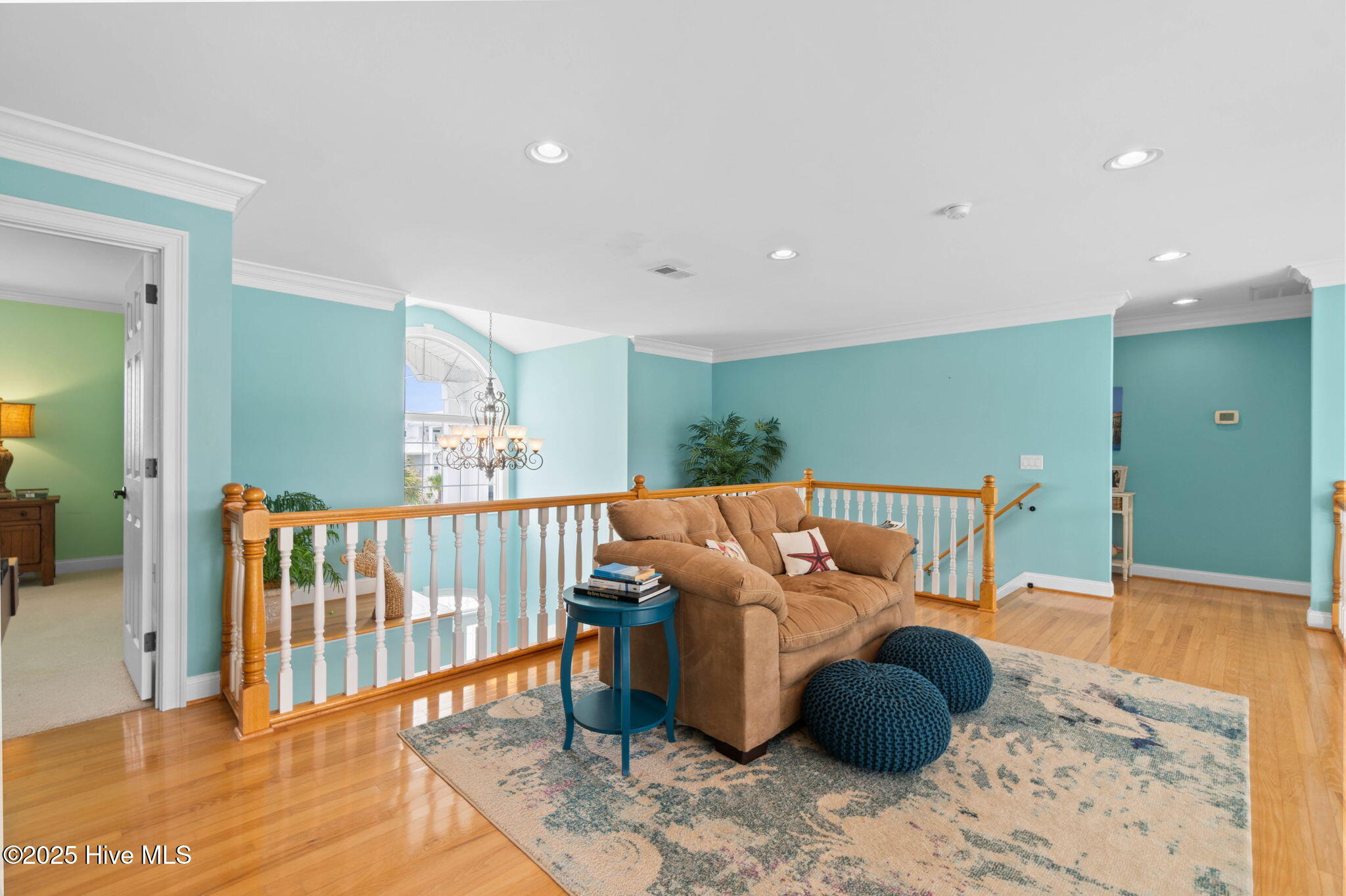 100543695 | Photo 52