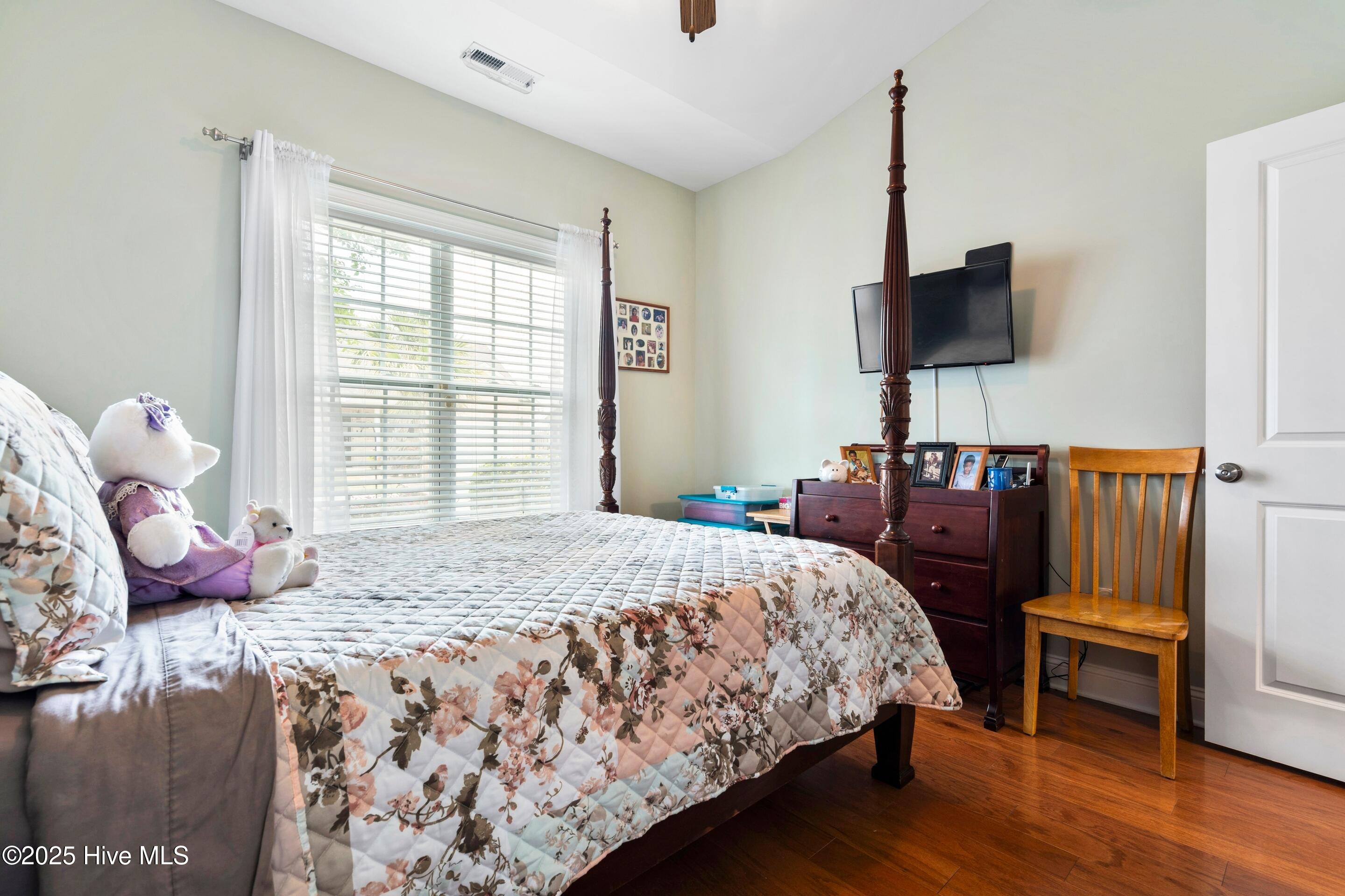 100512963 | Photo 21