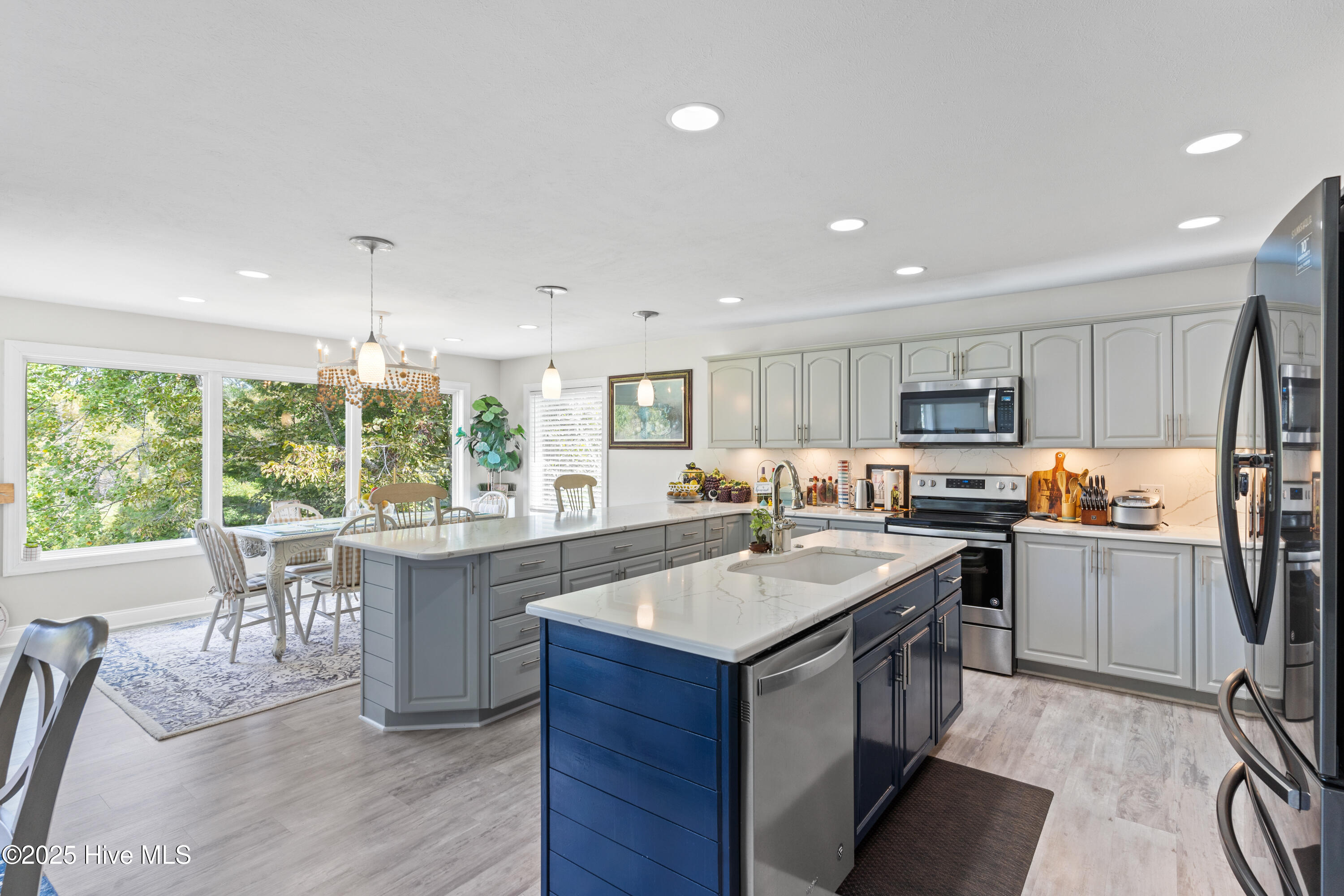 100548796 | Photo 27