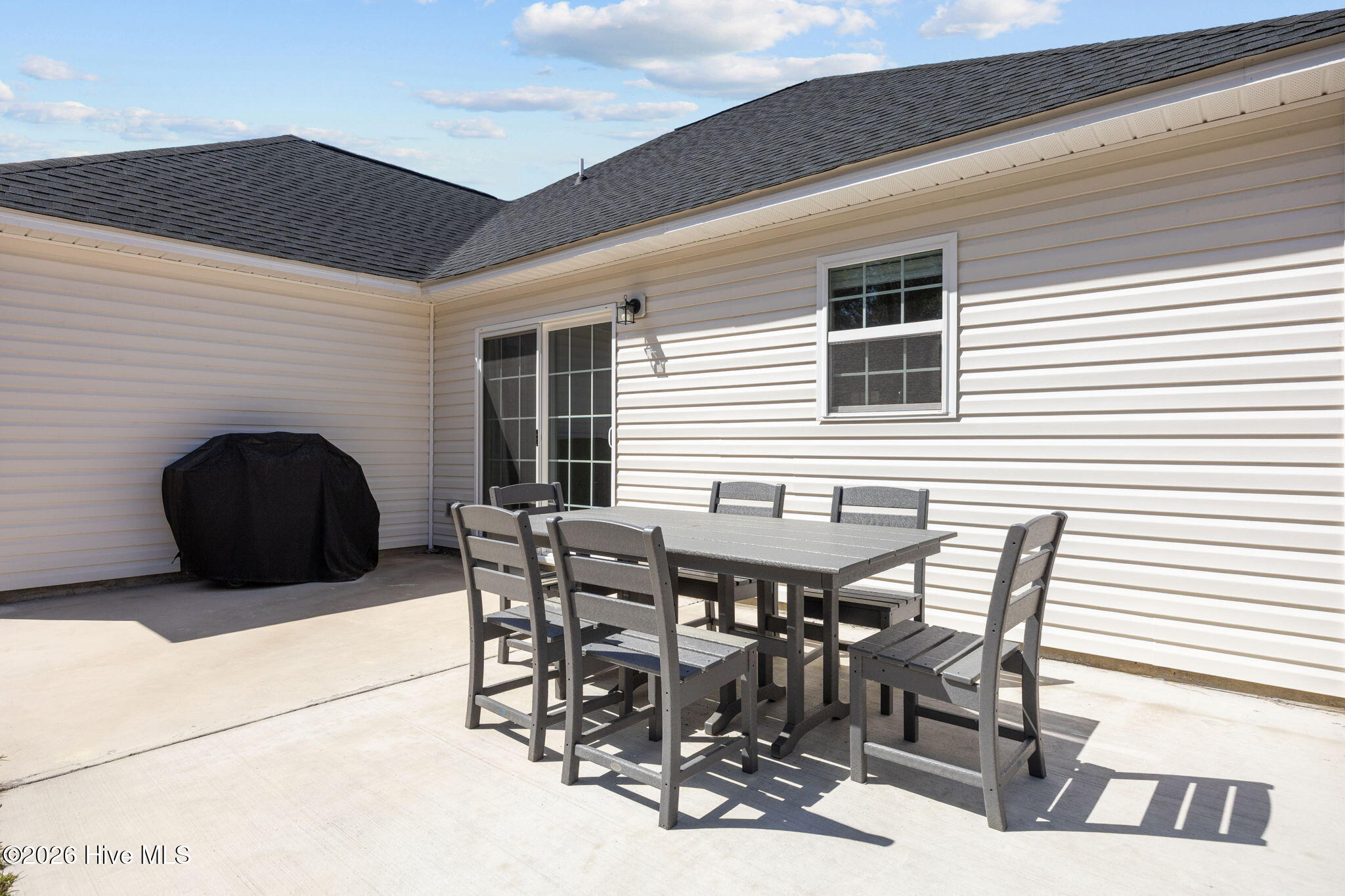 100563738 | Photo 51