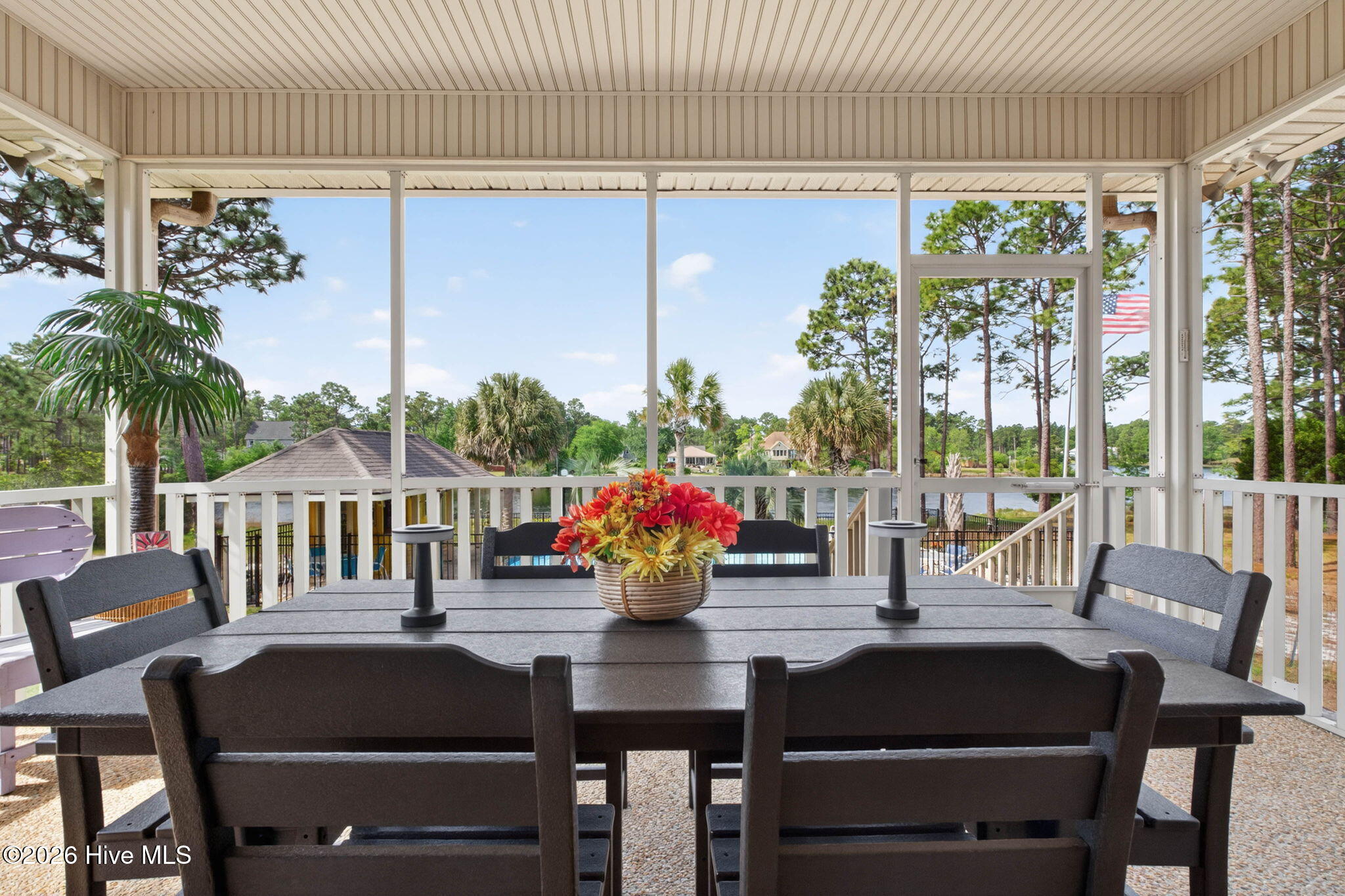 100569405 | Photo 25