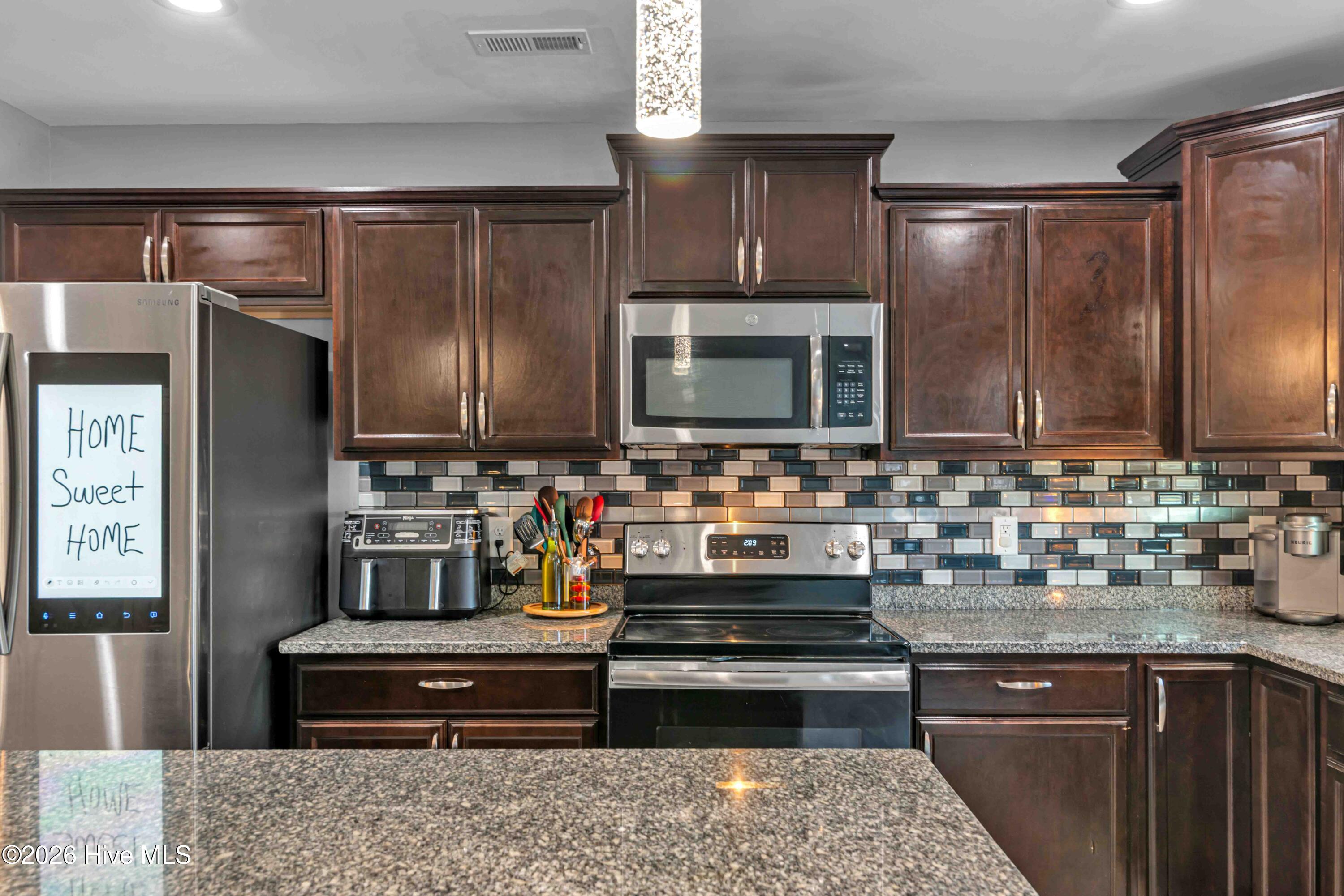 100558527 | Photo 12