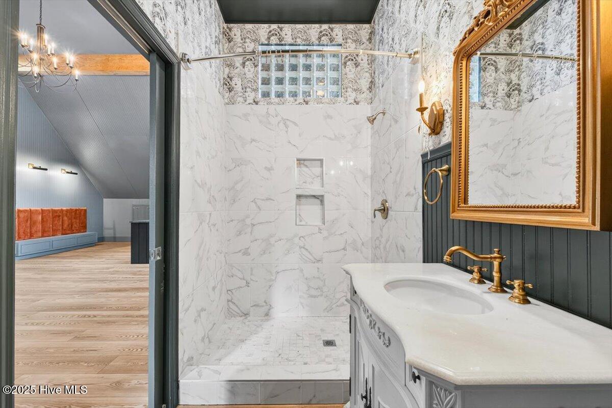 100541868 | Photo 26