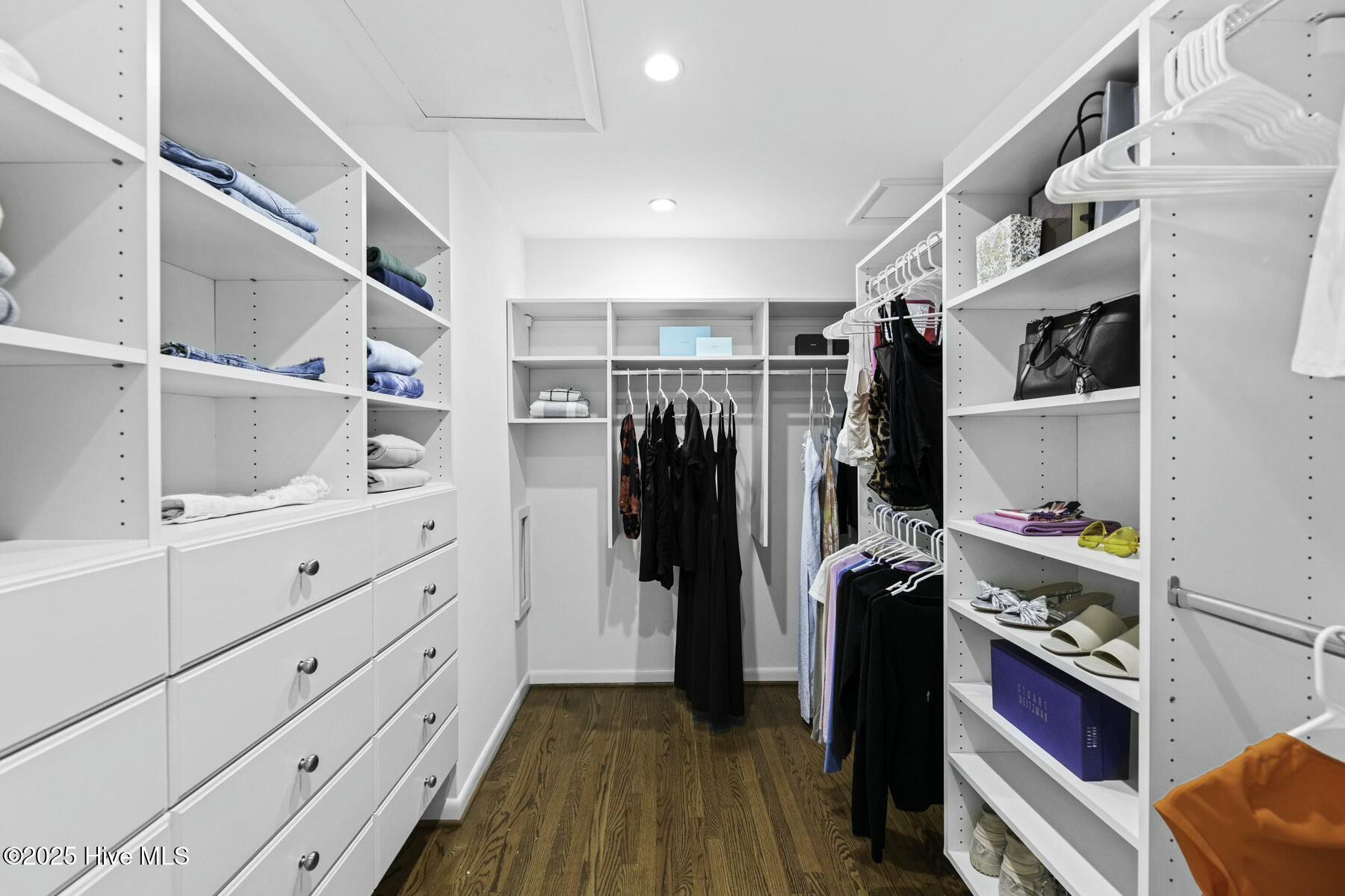 100555228 | Photo 46