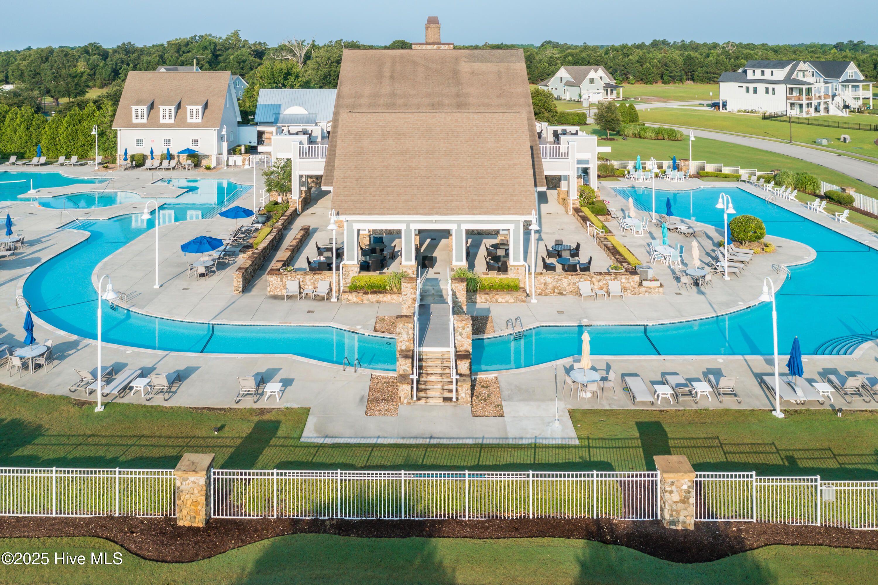 100557420 | Photo 24