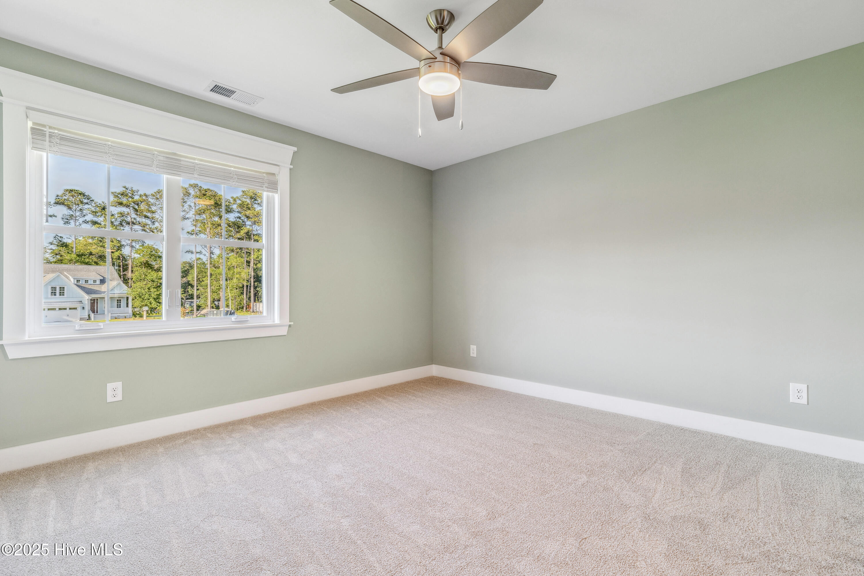 100558454 | Photo 50