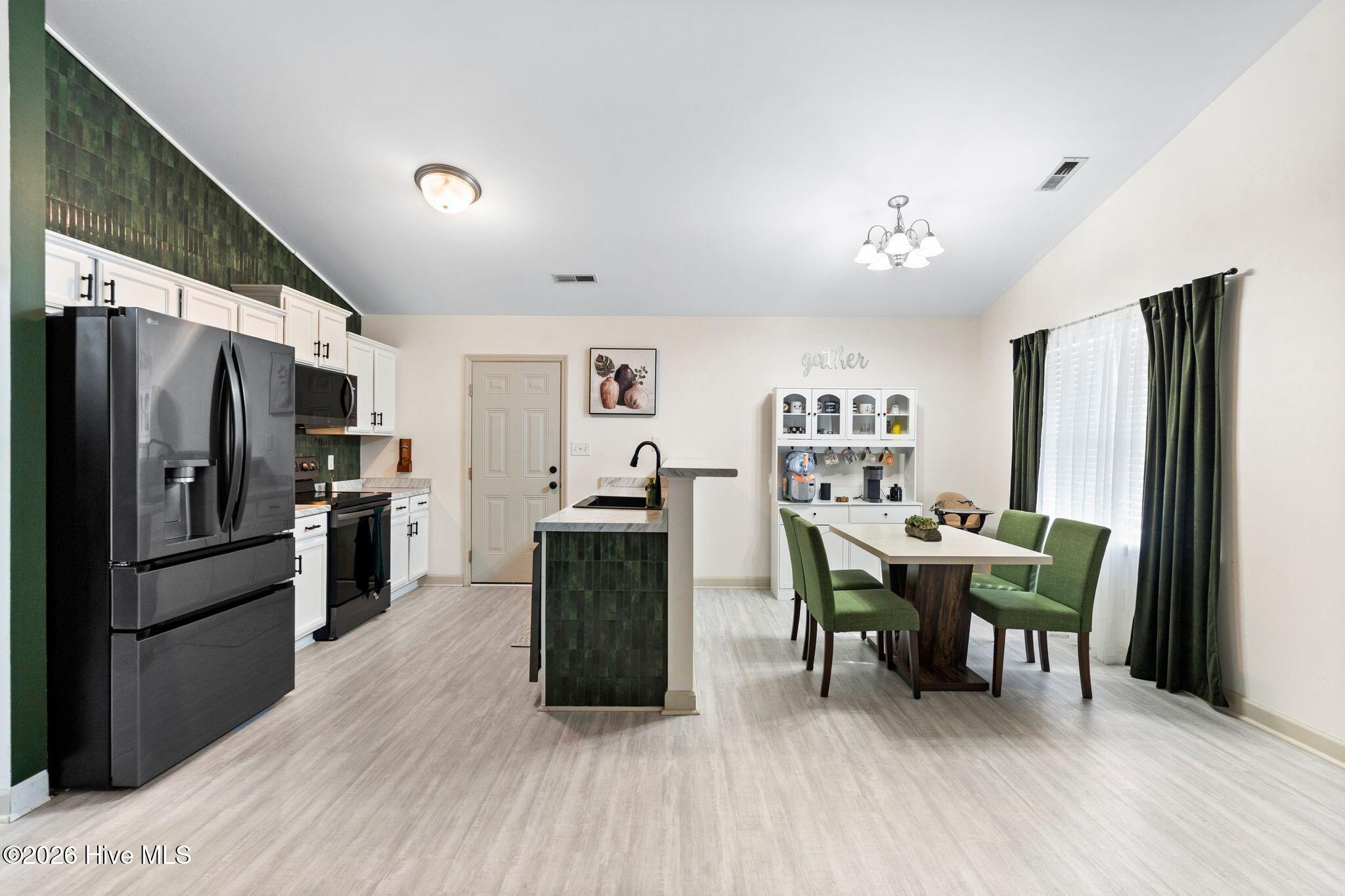 100556987 | Photo 10