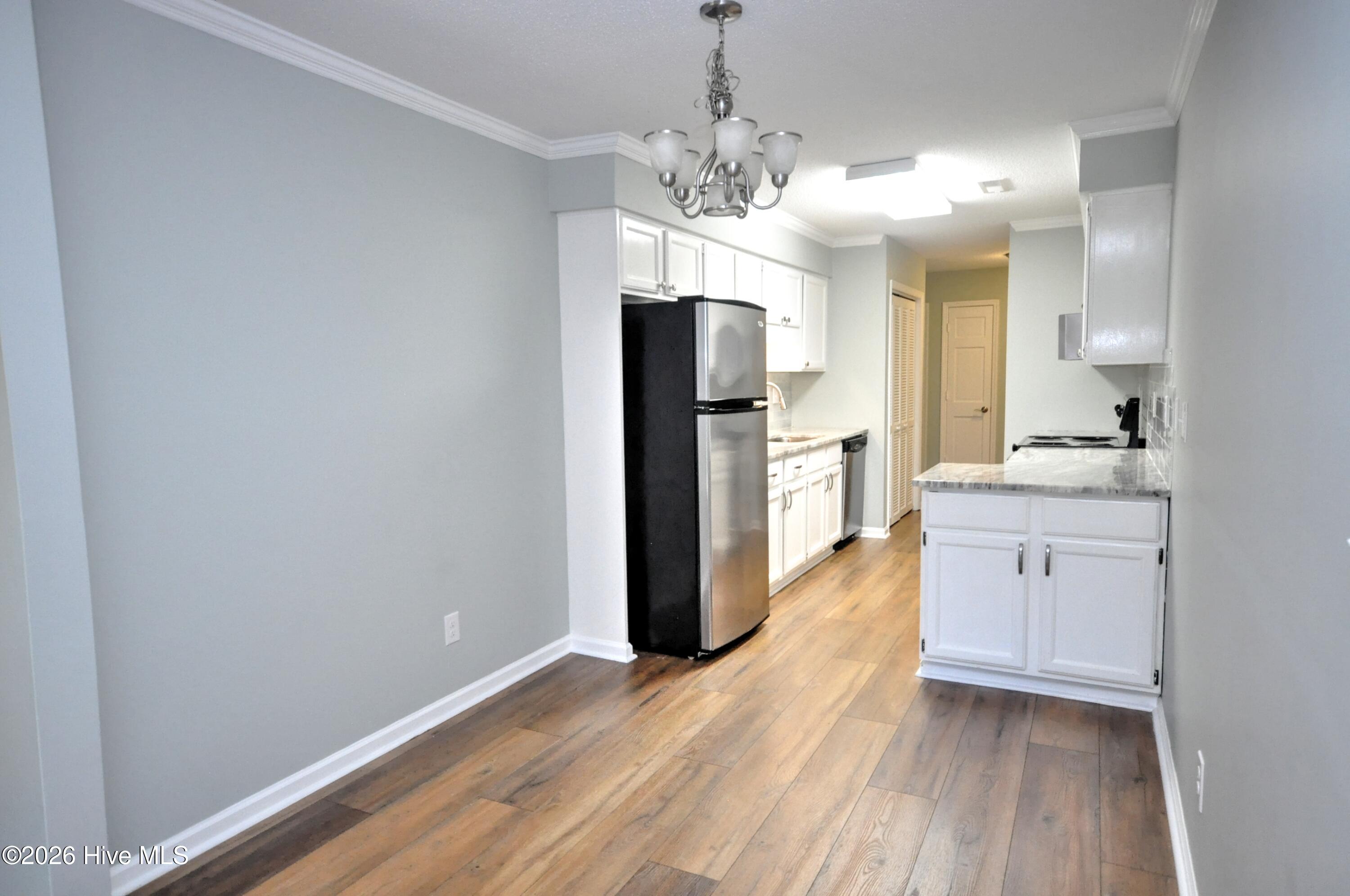 100567651 | Photo 11