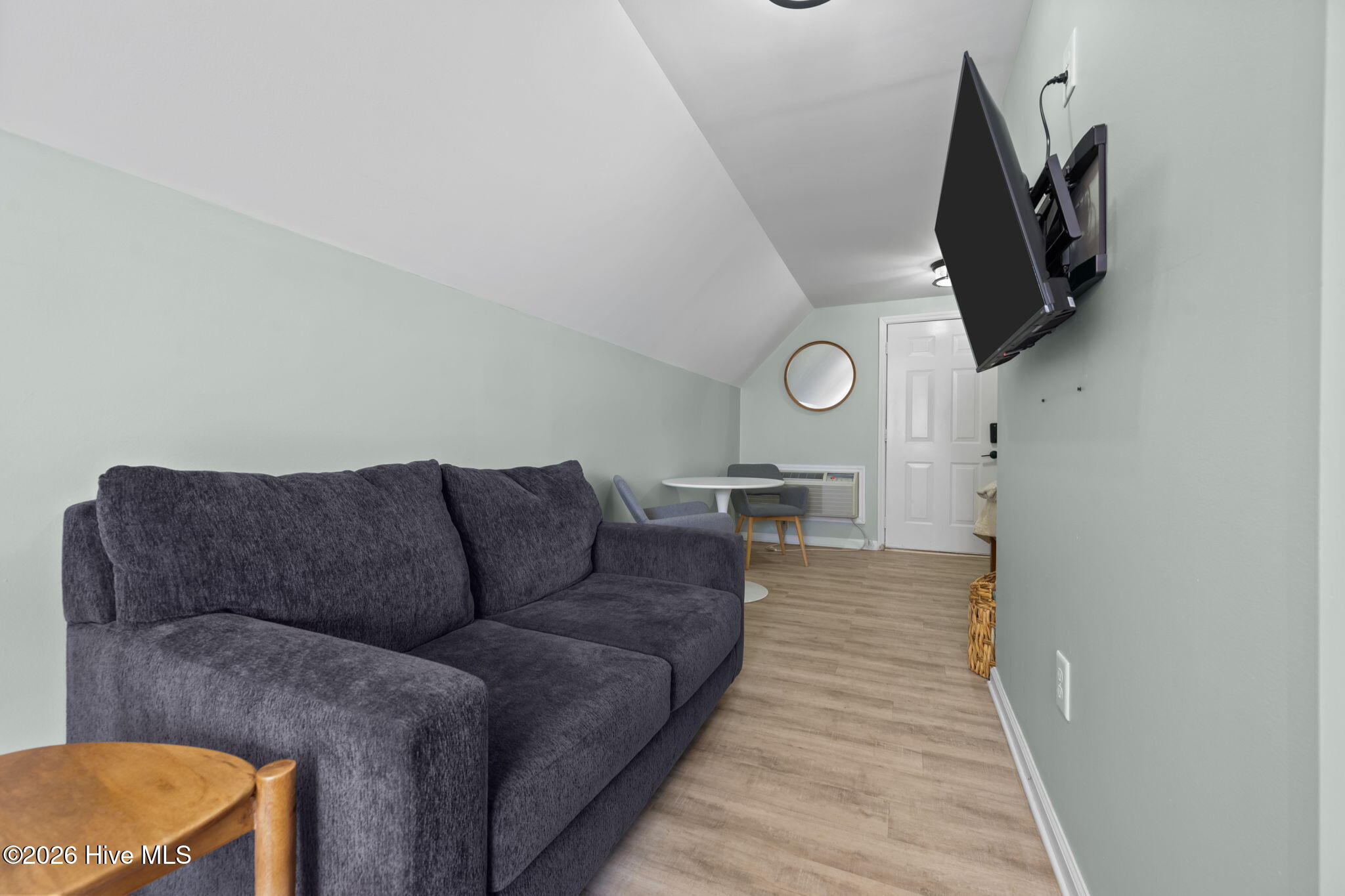 100561787 | Photo 41