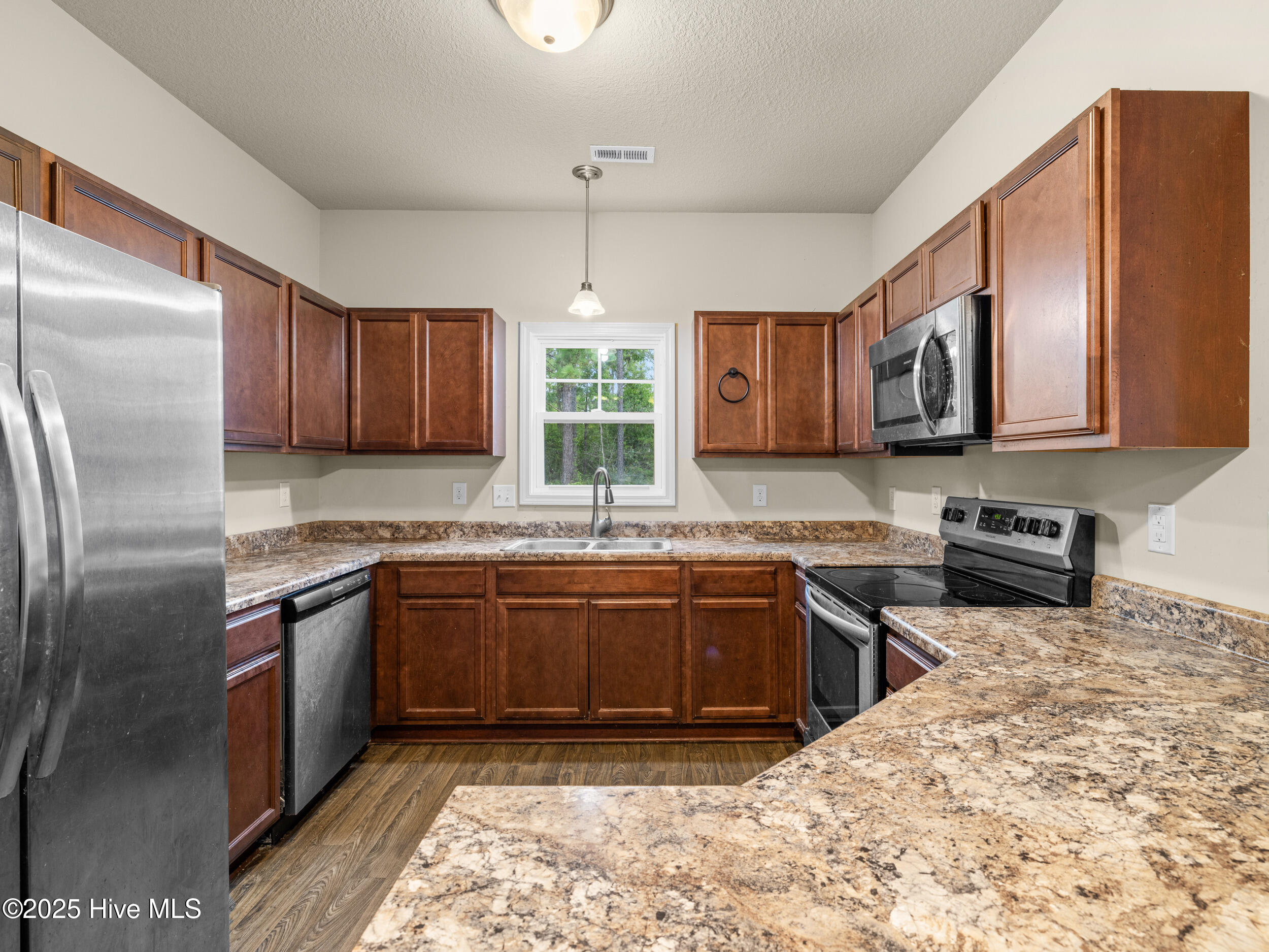 100524411 | Photo 13